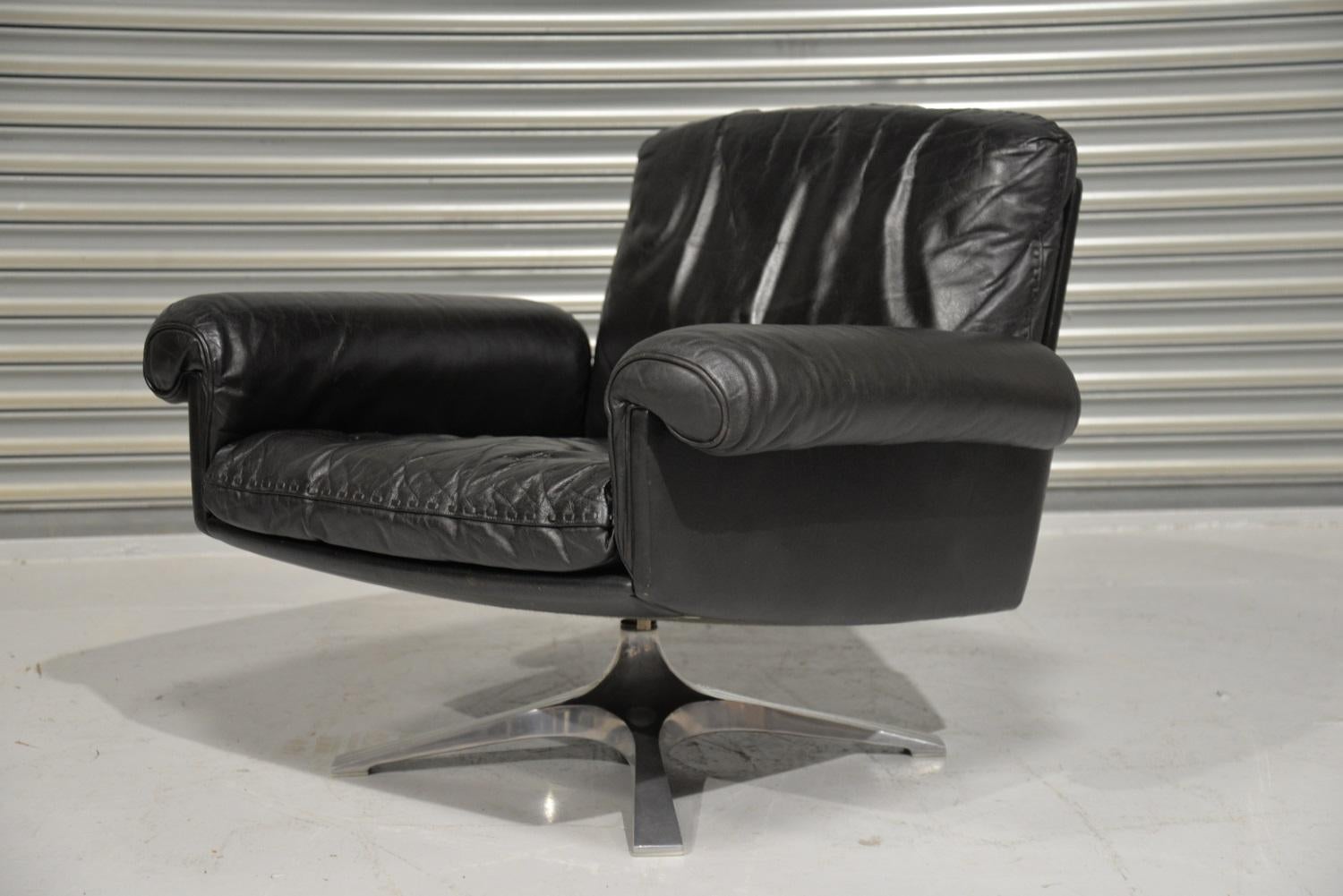 Leather Vintage De Sede Ds 31 Swivel Lounge Armchair and Ottoman, Switzerland, 1970s For Sale