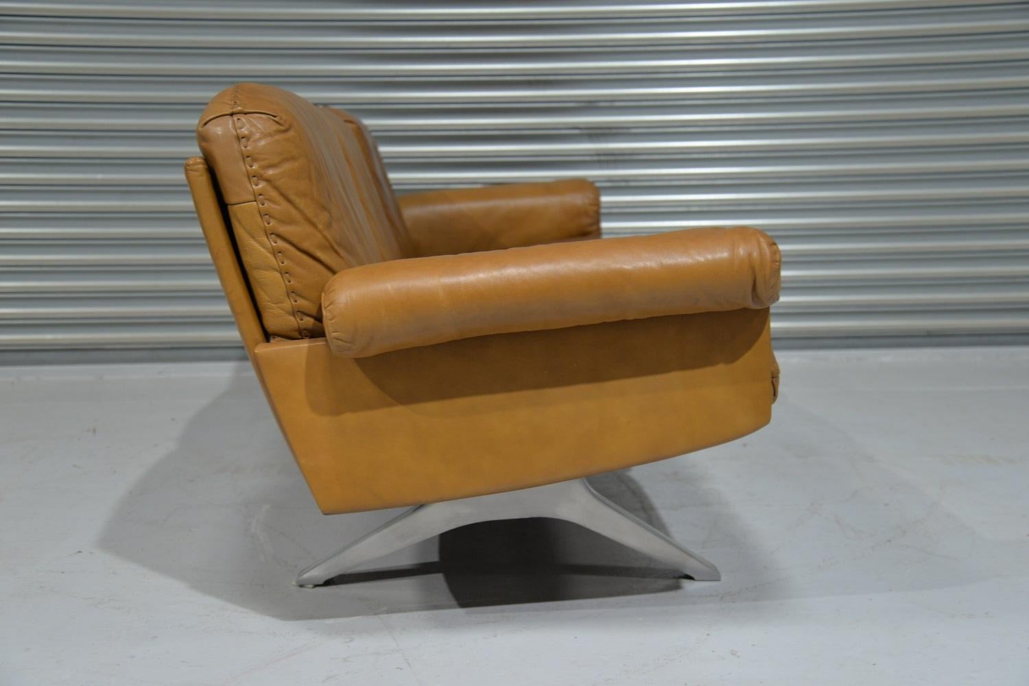 Swiss Vintage De Sede DS 31 Leather Three-Seat Sofa, Switzerland 1970s For Sale