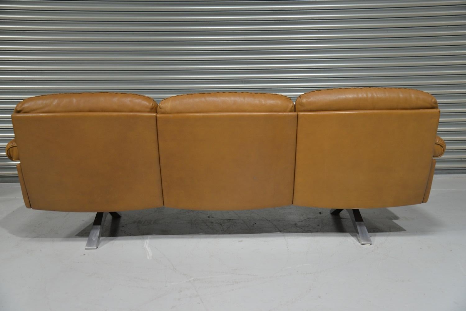 Aluminum Vintage De Sede DS 31 Leather Three-Seat Sofa, Switzerland 1970s For Sale