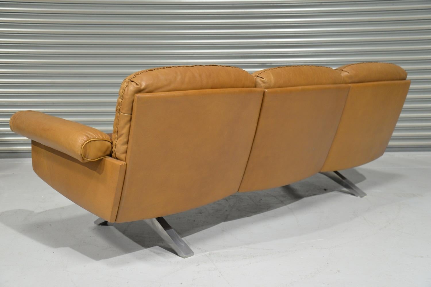 Vintage De Sede DS 31 Leather Three-Seat Sofa, Switzerland 1970s For Sale 1