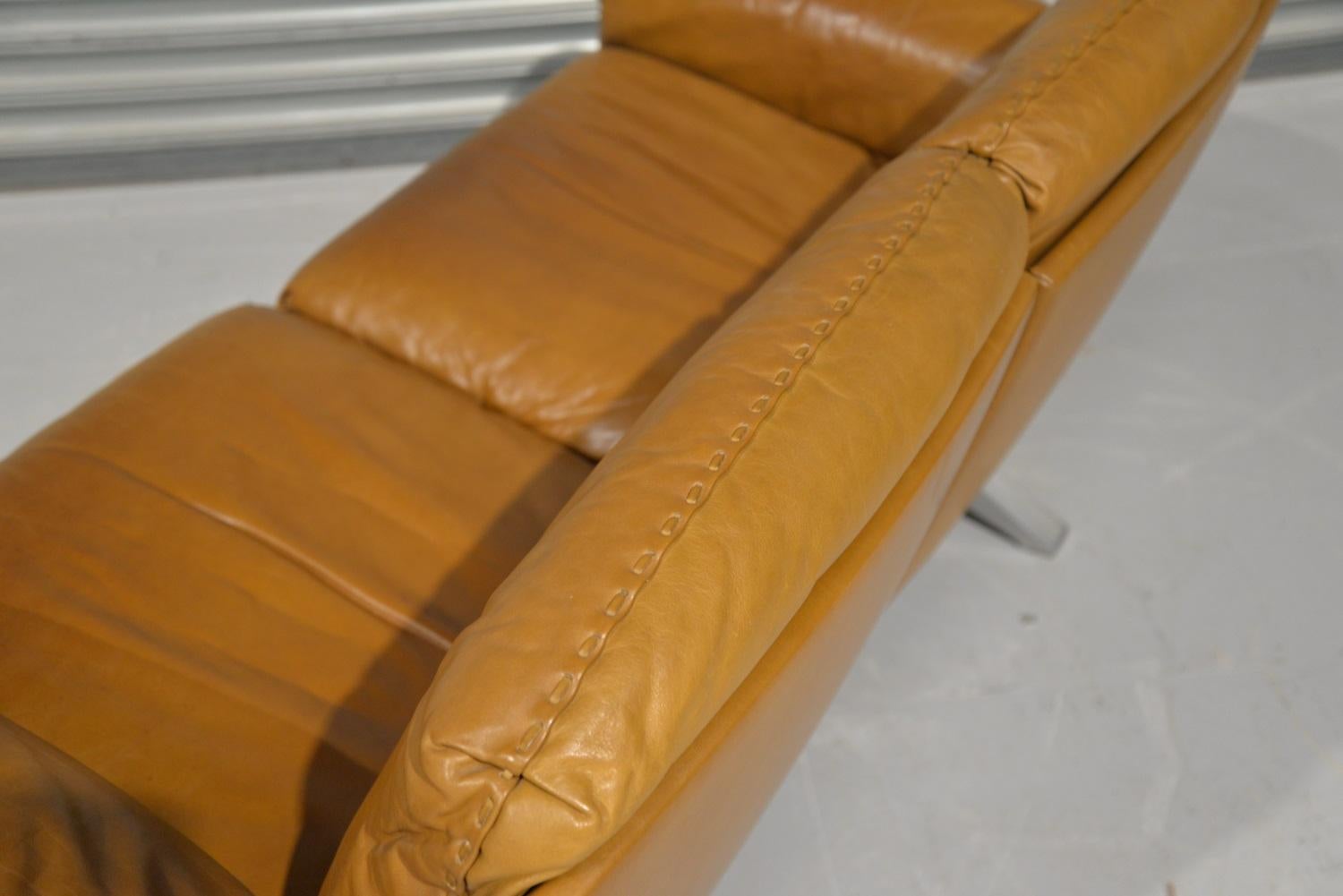 Vintage De Sede DS 31 Leather Two-Seat Sofa Loveseat, Switzerland 1970s 9