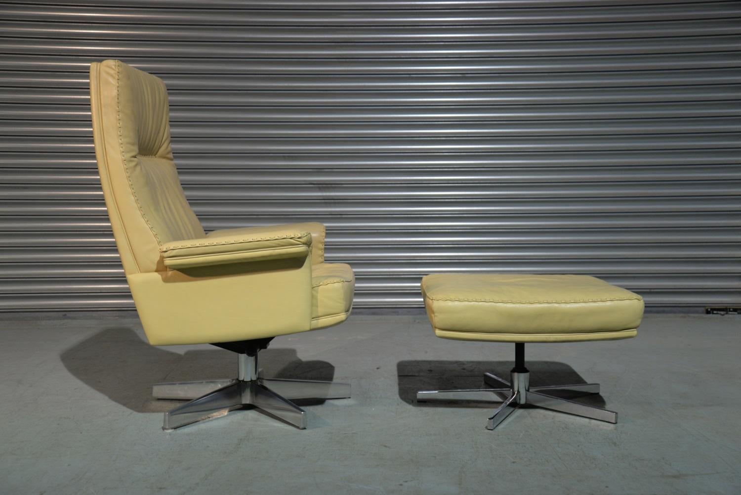 Leather Vintage De Sede DS 35 Executive Swivel Armchair and Ottoman, Switzerland 1970s For Sale