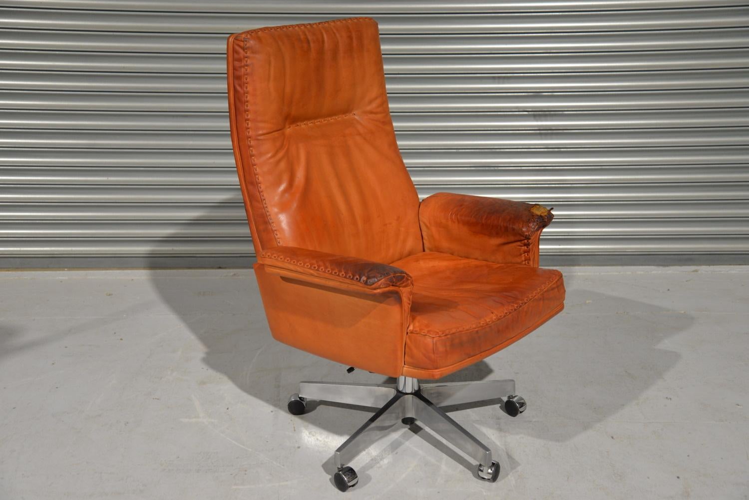 Aluminum Vintage De Sede DS 35 Executive Swivel Armchair on Castors, Switzerland, 1960s For Sale
