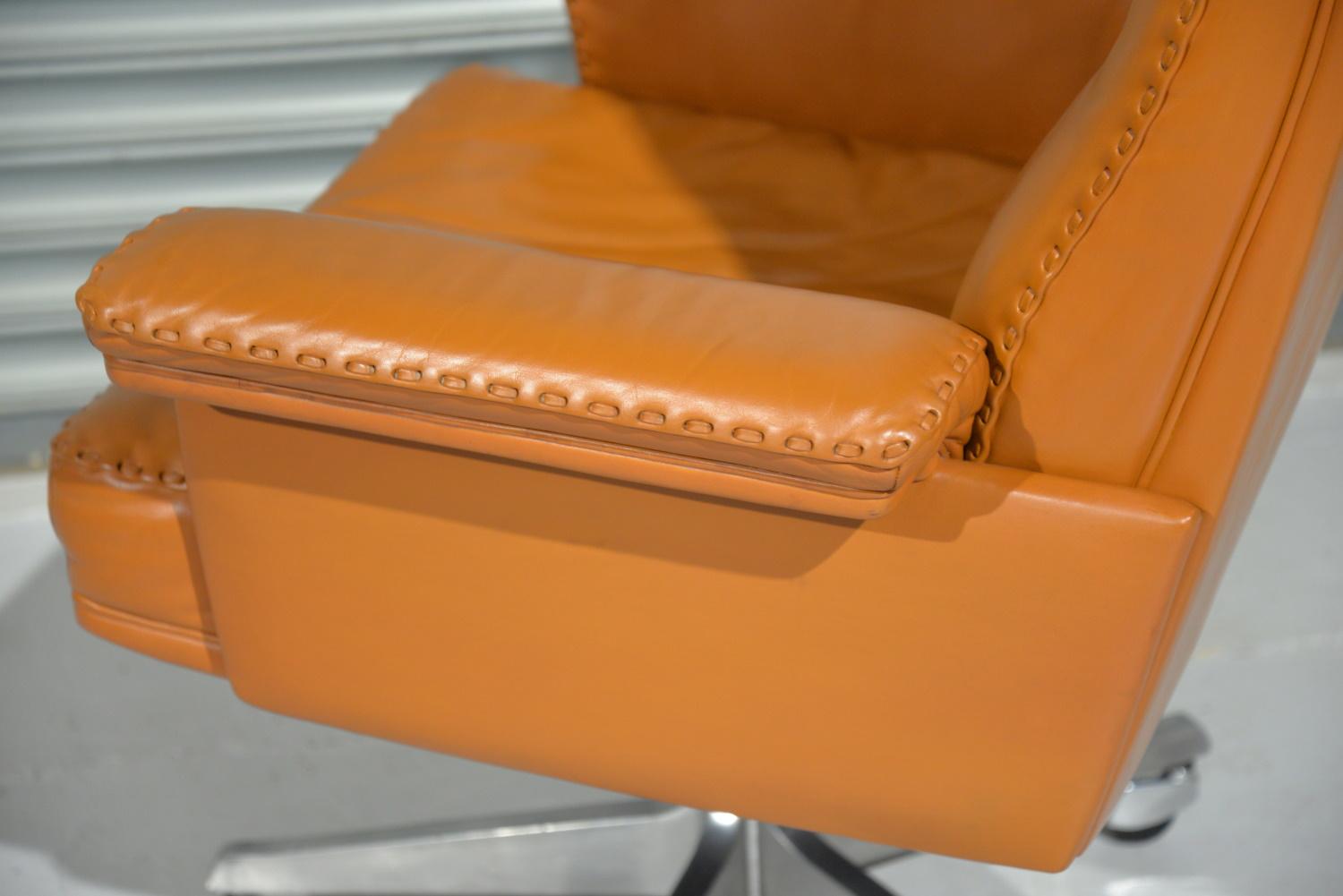 Vintage De Sede DS 35 Executive Swivel Armchair on Castors, Switzerland, 1960s For Sale 4