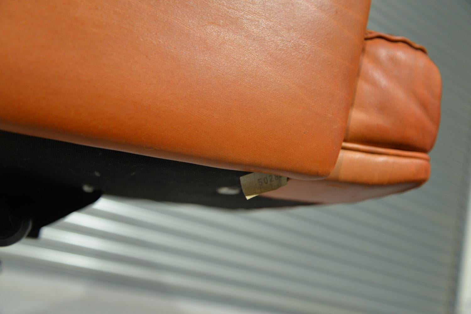 Vintage De Sede DS 35 Executive Swivel Armchair on Castors, Switzerland, 1960s For Sale 9