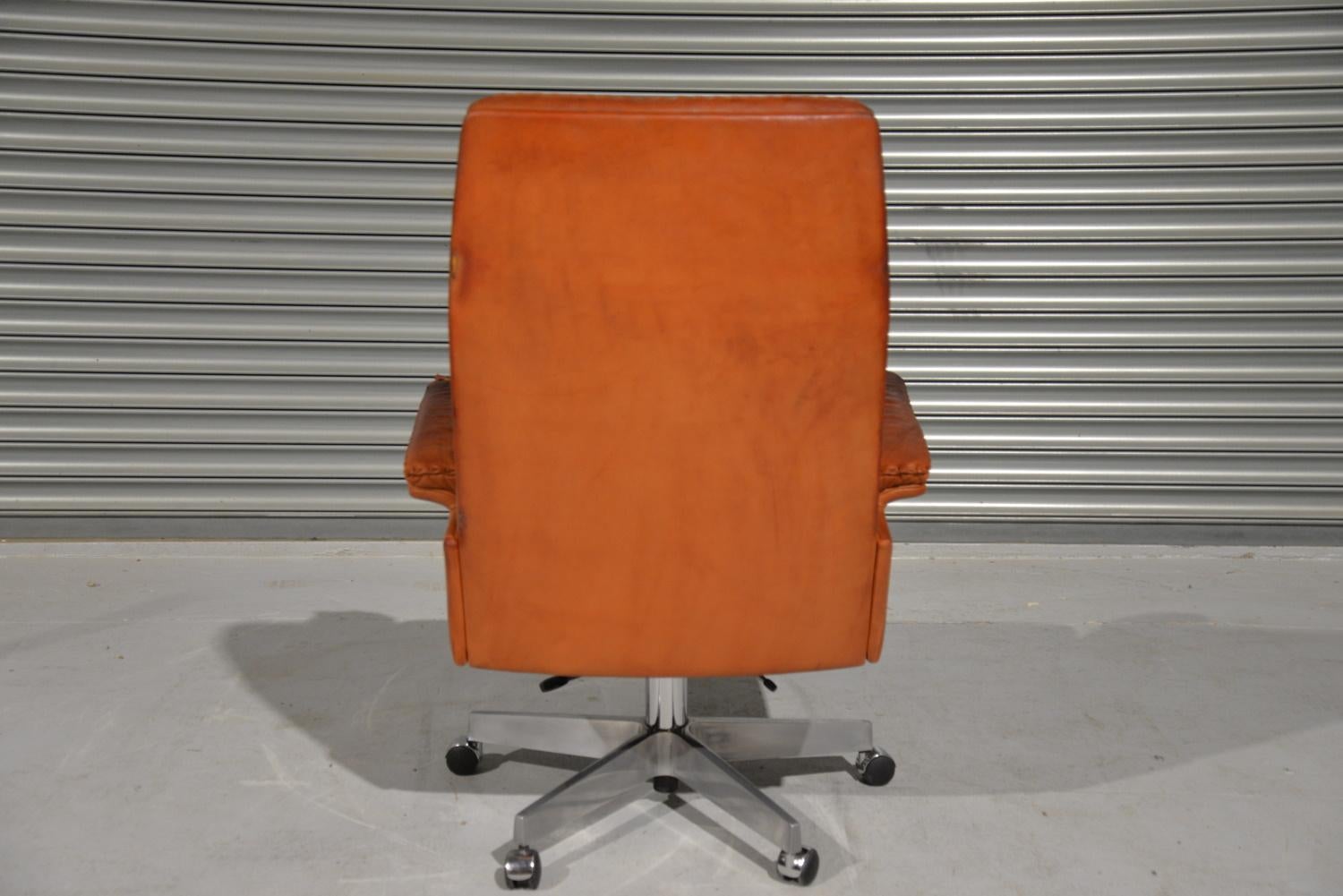 Mid-Century Modern Vintage De Sede DS 35 Executive Swivel Armchair on Castors, Switzerland, 1960s For Sale