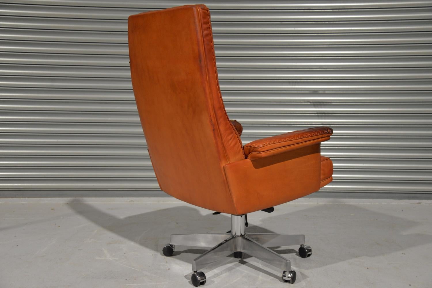 Swiss Vintage De Sede DS 35 Executive Swivel Armchair on Castors, Switzerland, 1960s For Sale
