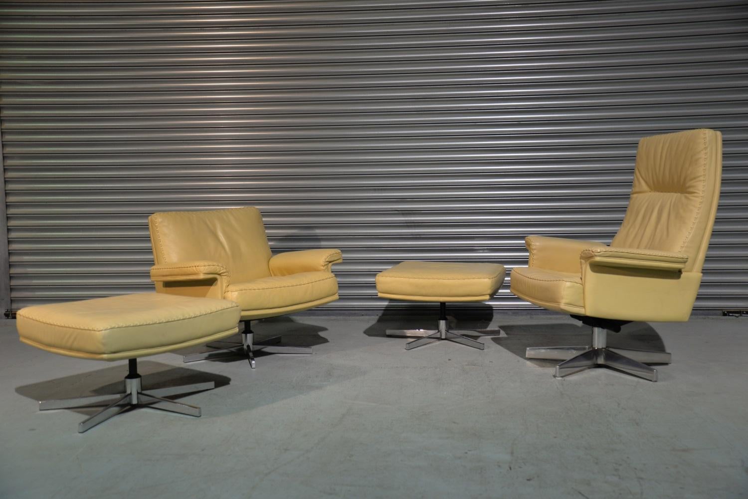 Late 20th Century Vintage De Sede DS 35 Executive Swivel Armchairs with Ottomans Switzerland 1970s For Sale