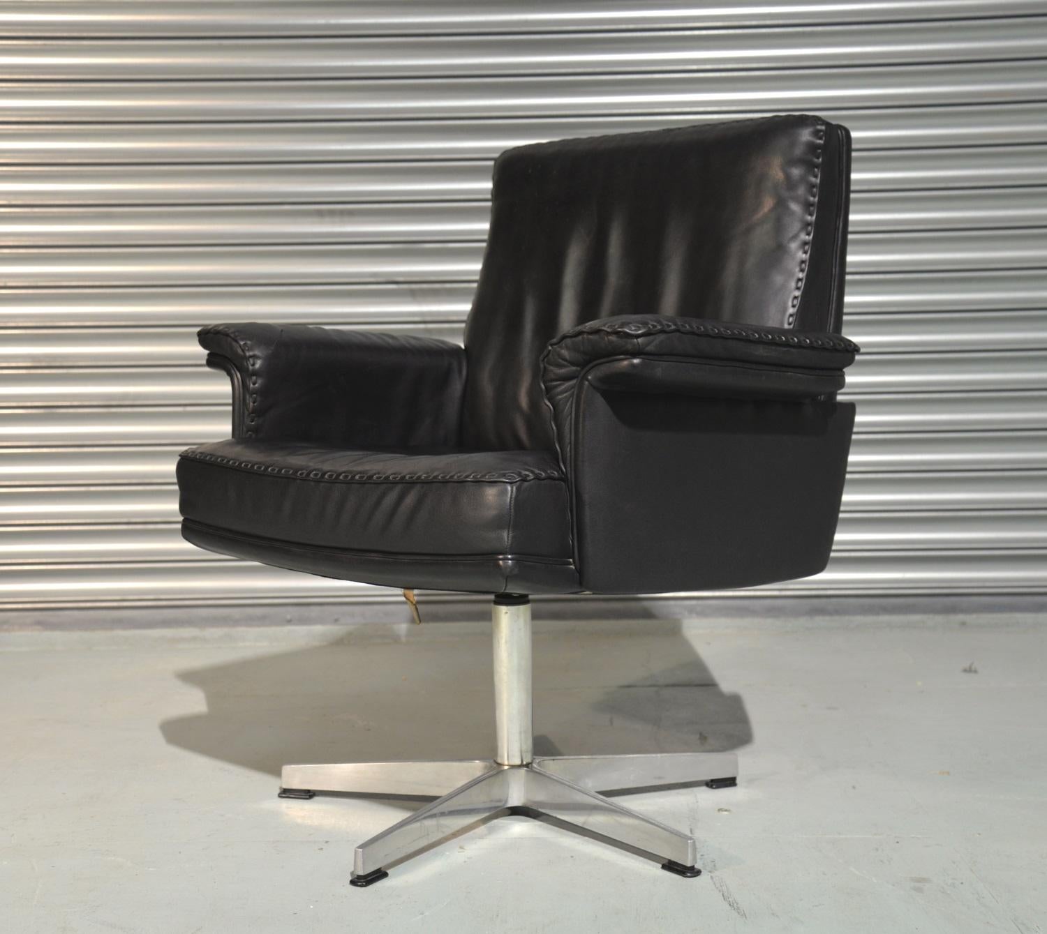 Discounted airfreight for our International and US customers ( from 2 weeks door to door )

We are delighted to bring to you an extremely rare vintage De Sede DS 35 executive swivel armchair. Hand built in the 1960s to incredibly high standards by