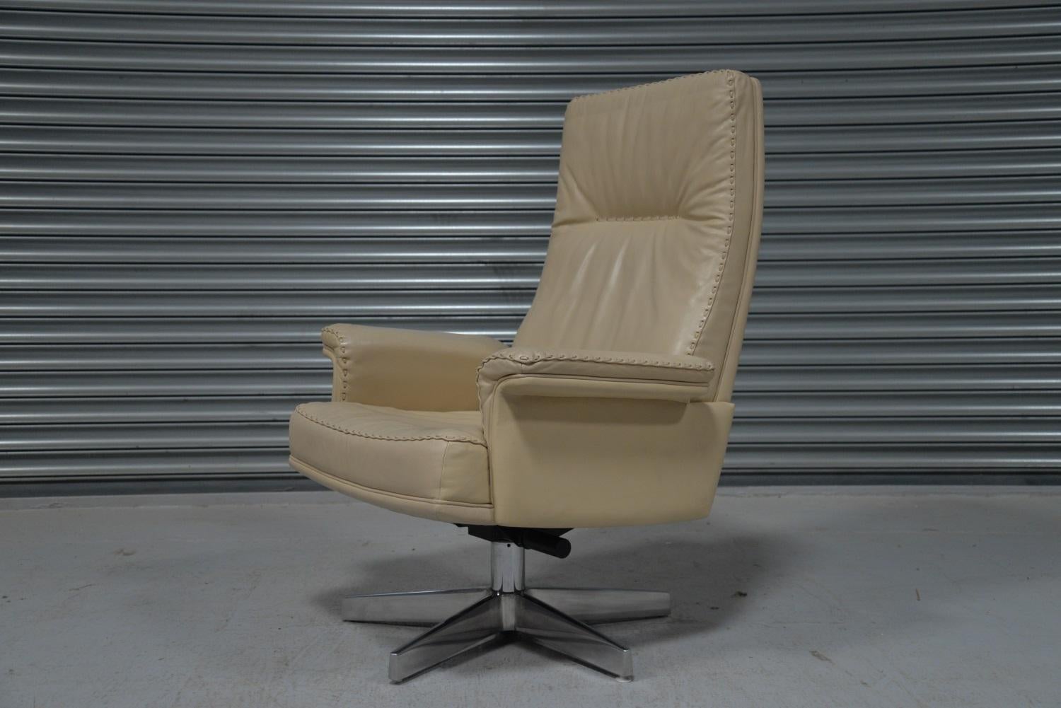 Mid-Century Modern Vintage De Sede DS 35 Executive Swivel Leather Armchair, Switzerland, 1970s For Sale