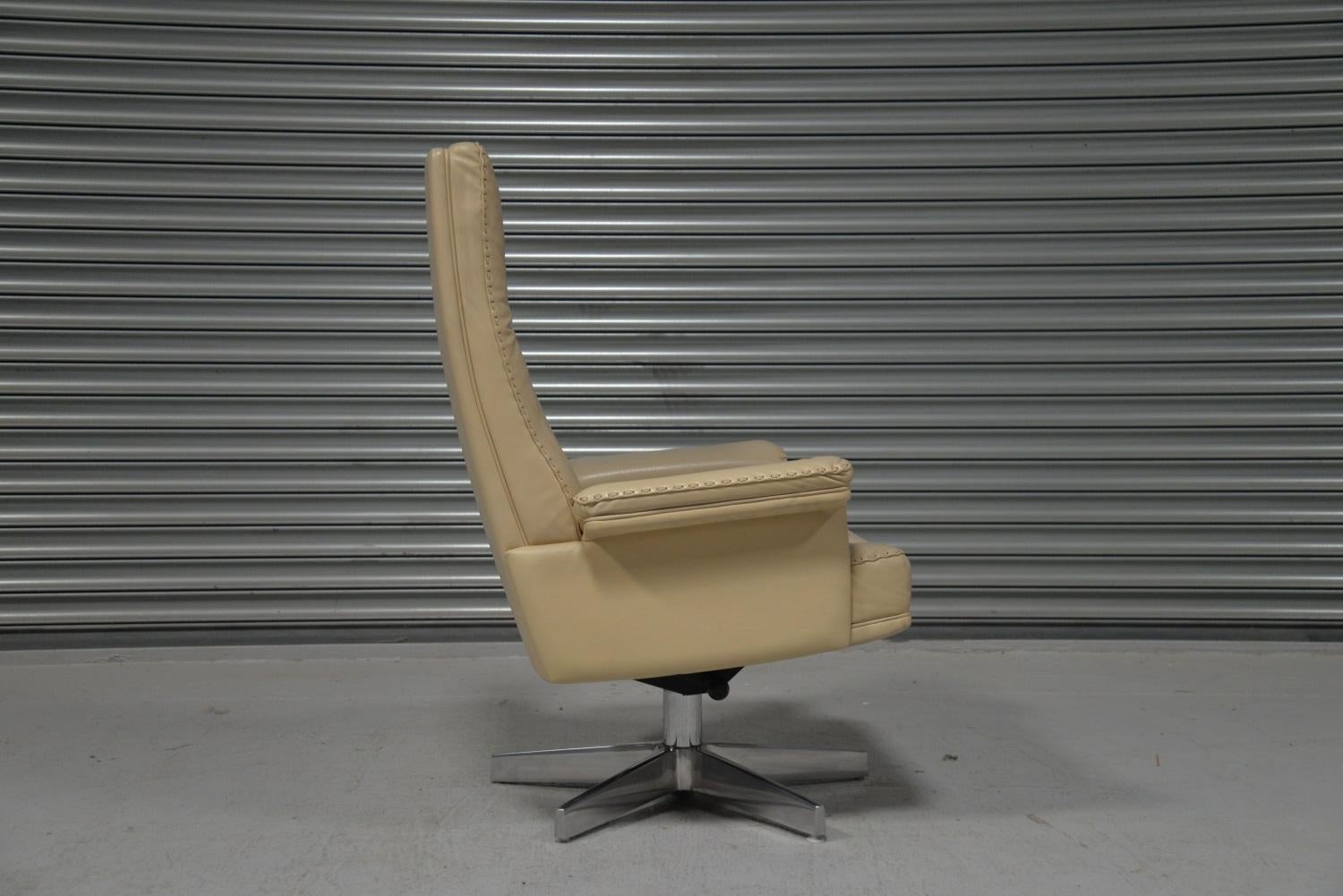 Vintage De Sede DS 35 Executive Swivel Leather Armchair, Switzerland, 1970s For Sale 2