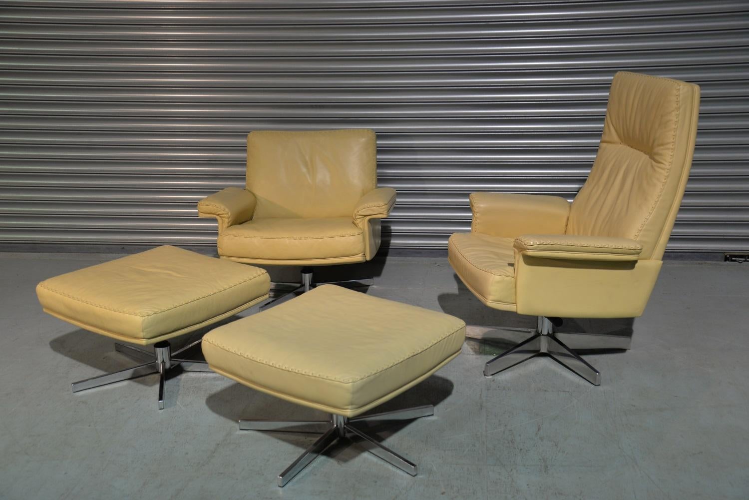 Swiss Vintage De Sede DS 35 Executive Swivel Armchairs with Ottomans, Switzerland 1970s For Sale