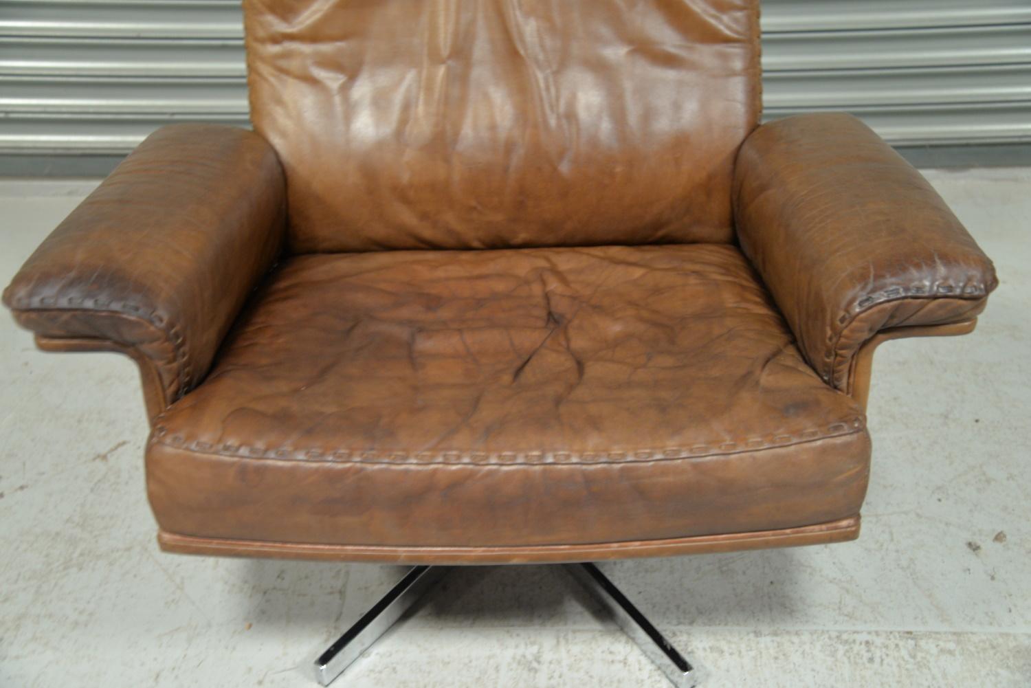 Vintage De Sede DS 35 Leather Swivel Armchair with Ottoman, Switzerland, 1970s For Sale 5