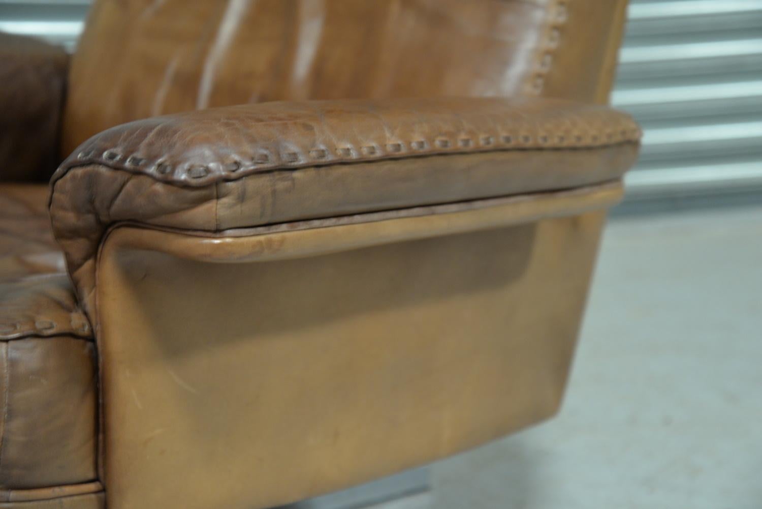 Vintage De Sede DS 35 Leather Swivel Armchair with Ottoman, Switzerland, 1970s For Sale 6