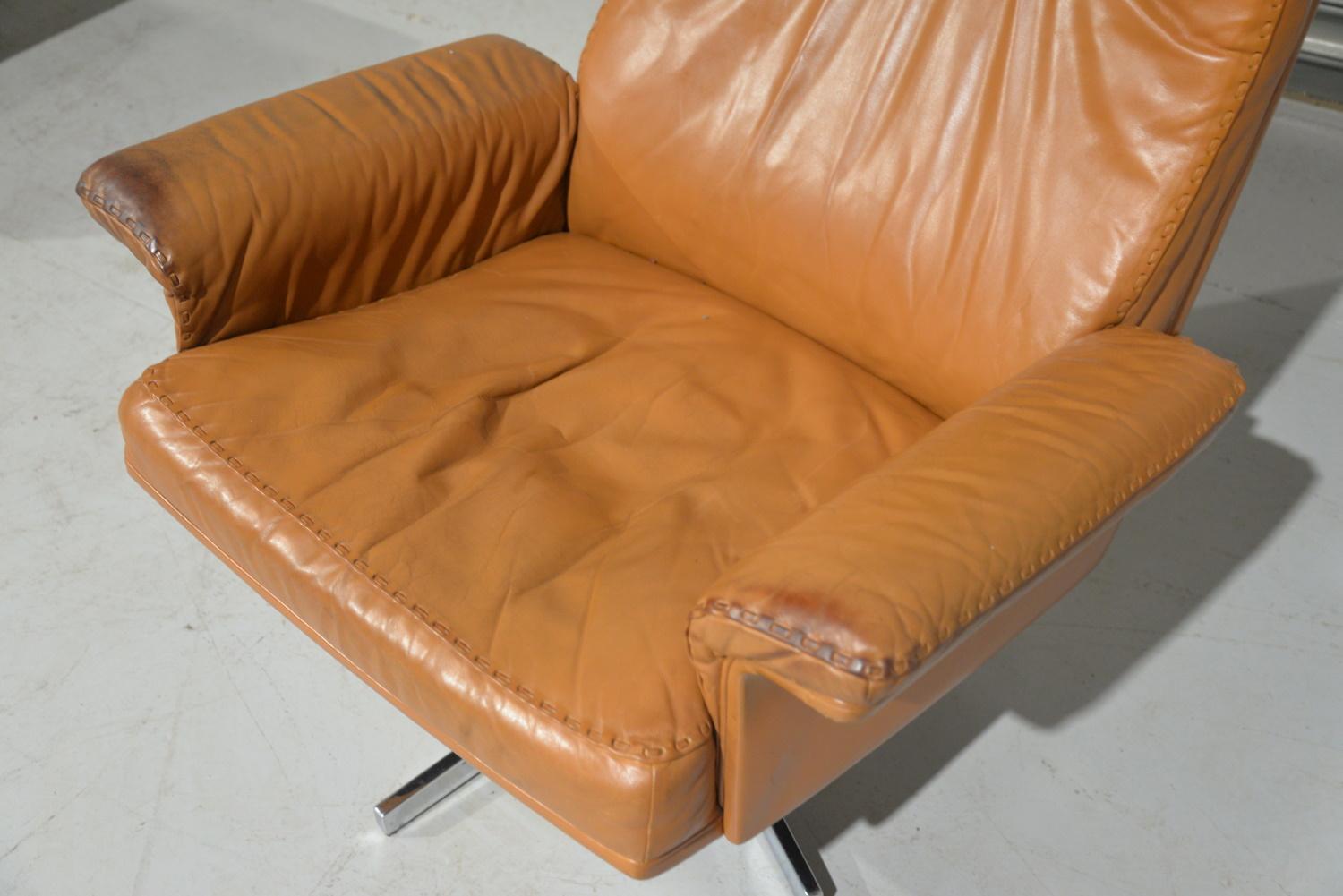 Vintage De Sede DS 35 Leather Swivel Armchair with Ottoman, Switzerland, 1970s For Sale 9