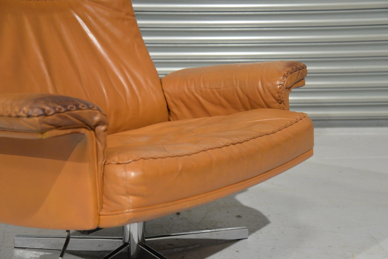 Vintage De Sede DS 35 Leather Swivel Armchair with Ottoman, Switzerland, 1970s For Sale 10