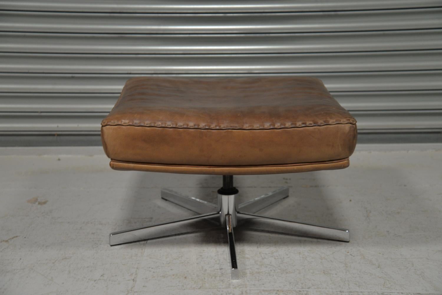 Vintage De Sede DS 35 Leather Swivel Armchair with Ottoman, Switzerland, 1970s For Sale 13