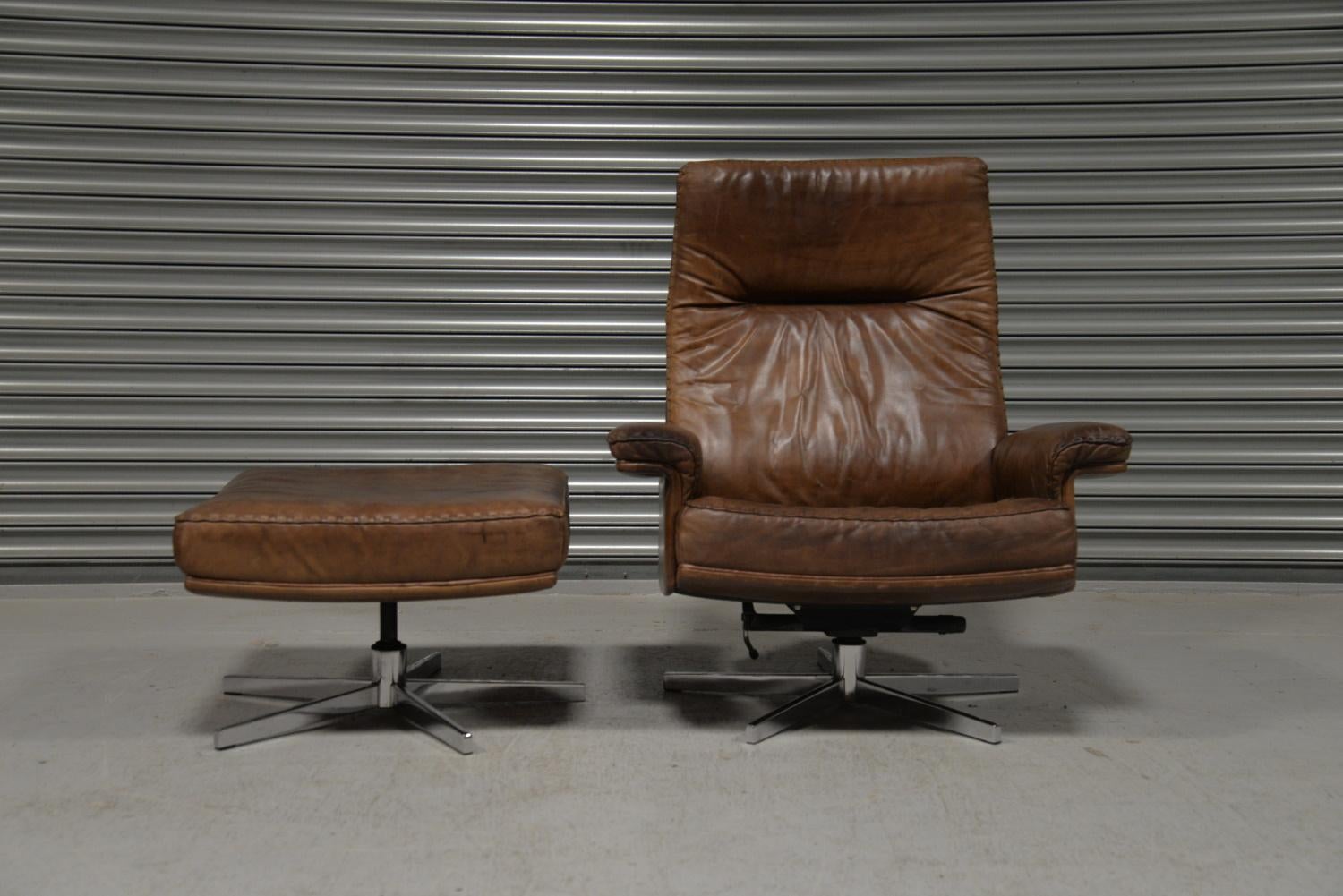 Mid-Century Modern Vintage De Sede DS 35 Leather Swivel Armchair with Ottoman, Switzerland, 1970s For Sale
