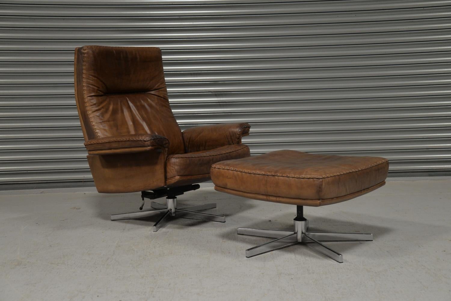 Swiss Vintage De Sede DS 35 Leather Swivel Armchair with Ottoman, Switzerland, 1970s For Sale