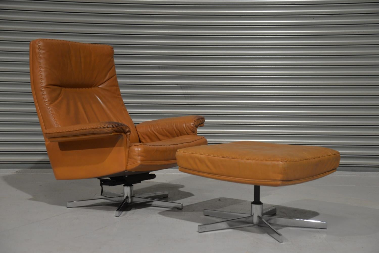 Swiss Vintage De Sede DS 35 Leather Swivel Armchair with Ottoman, Switzerland, 1970s For Sale