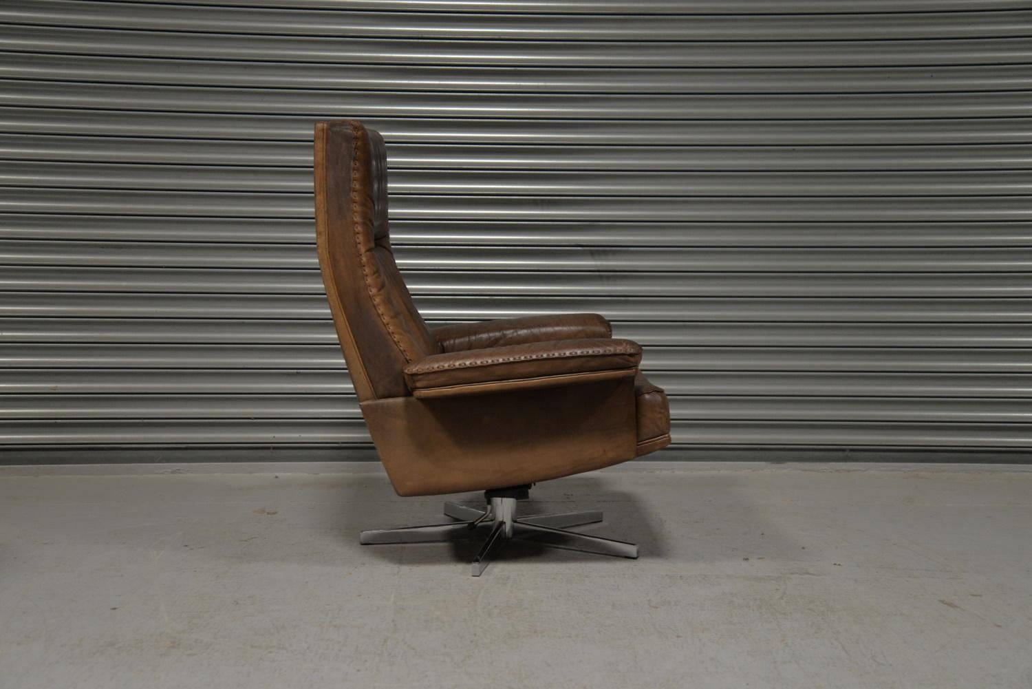 Late 20th Century Vintage De Sede DS 35 Leather Swivel Armchair with Ottoman, Switzerland, 1970s For Sale