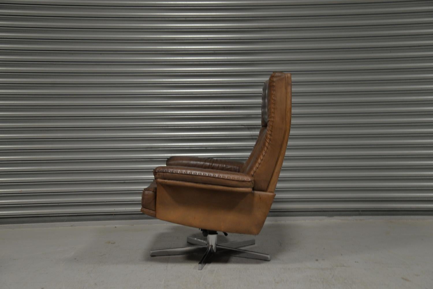 Vintage De Sede DS 35 Leather Swivel Armchair with Ottoman, Switzerland, 1970s For Sale 3