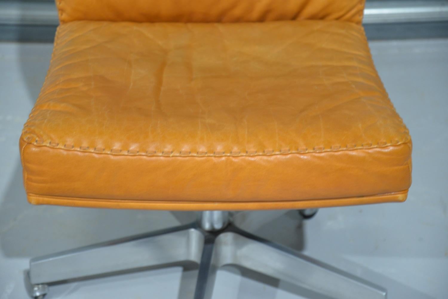 Vintage De Sede DS 35 Leather Swivel Office Chair on castors, Switzerland 1960s 6