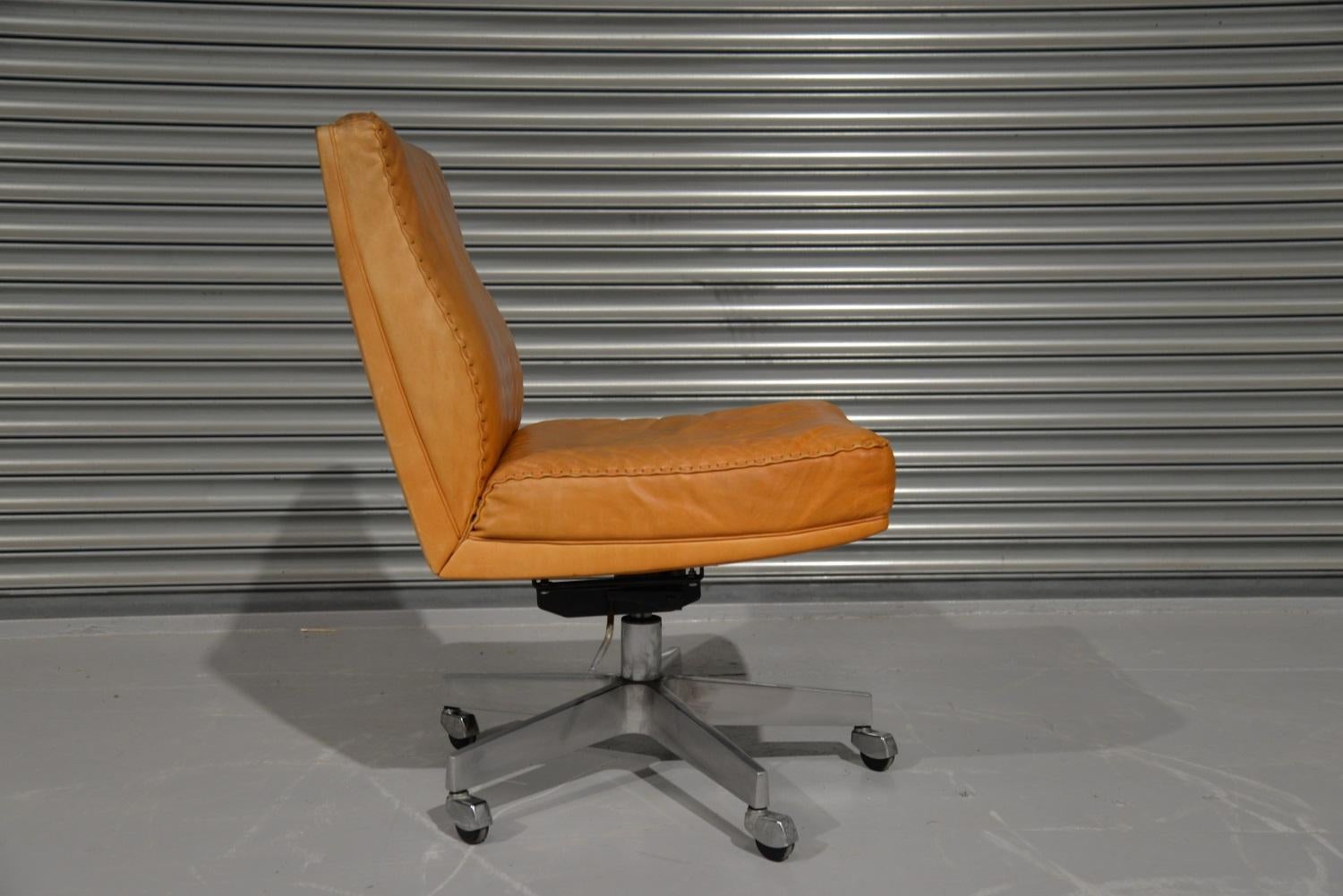 Vintage De Sede DS 35 Leather Swivel Office Chair on castors, Switzerland 1960s 1