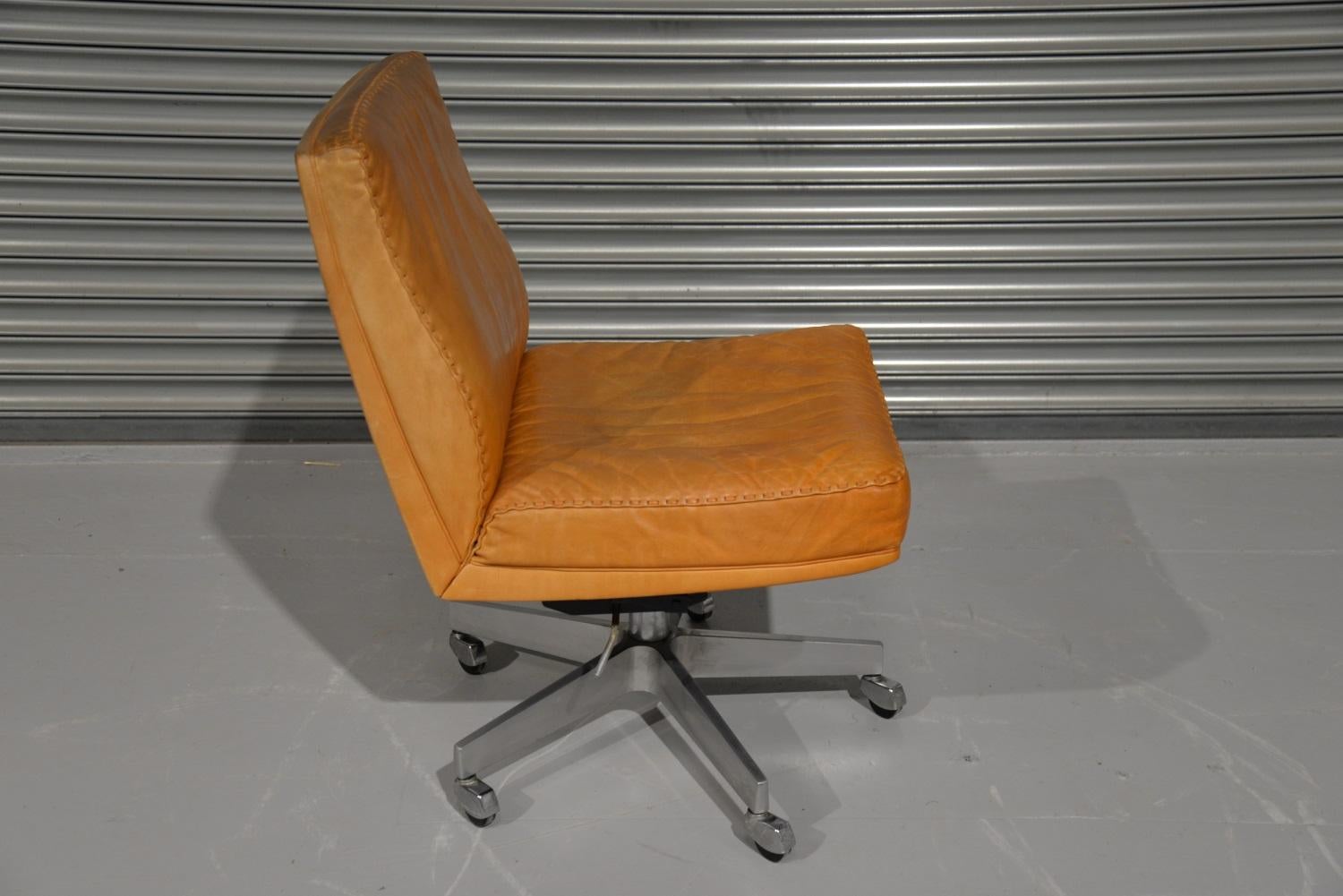 Vintage De Sede DS 35 Leather Swivel Office Chair on castors, Switzerland 1960s 1
