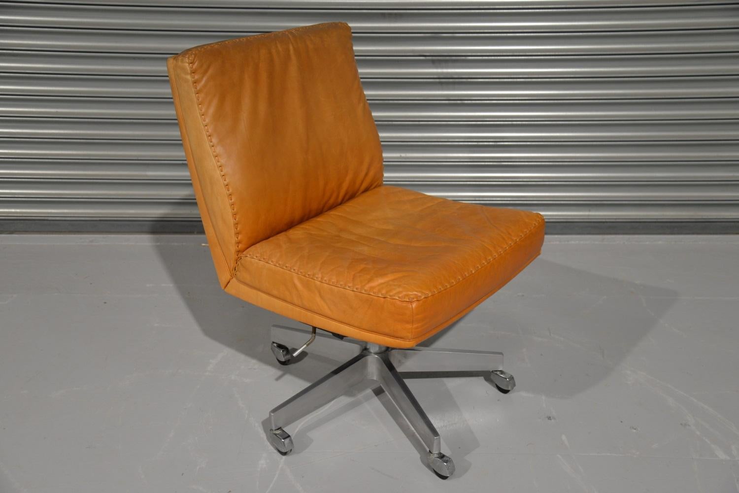 Vintage De Sede DS 35 Leather Swivel Office Chair on castors, Switzerland 1960s 3