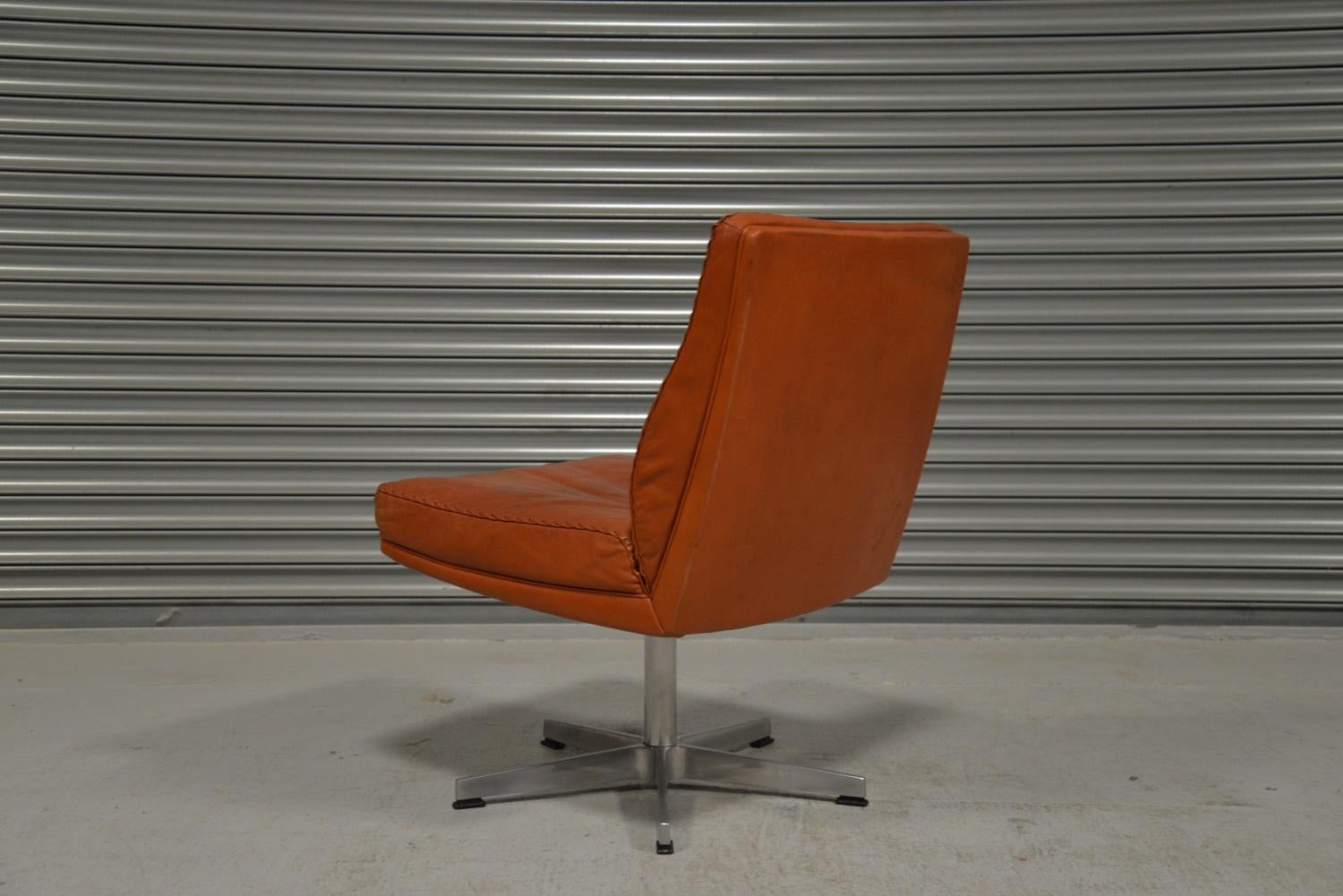 Mid-Century Modern Vintage De Sede DS 35 Leather Swivel Office Chair, Switzerland, 1960s