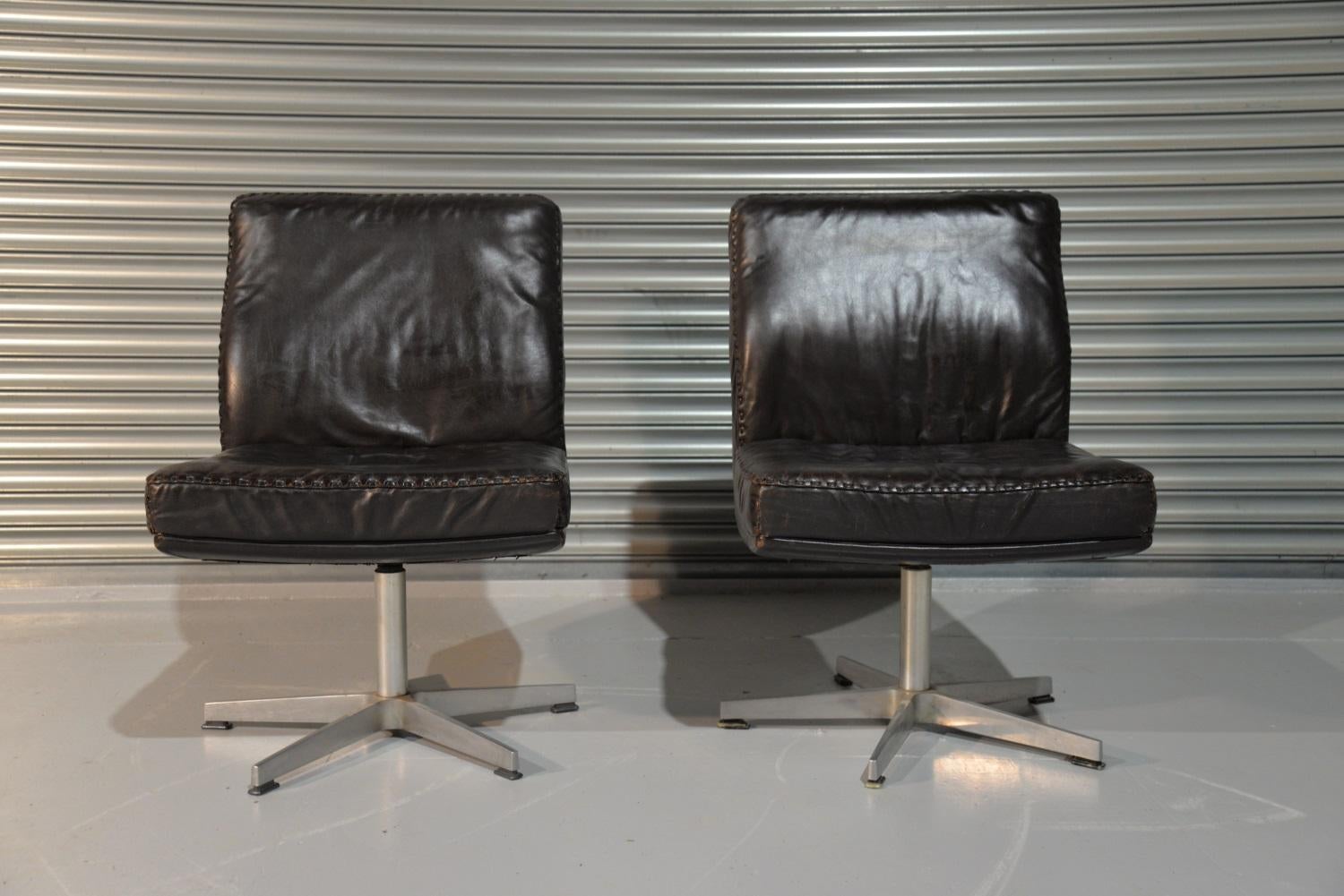 Discounted airfreight for our international customers including US (from 2 weeks door to door)

We are delighted to bring to you a pair of rare vintage De Sede ds 35 swivel office chairs. Hand built in the 1960s and upholstered in stunning soft