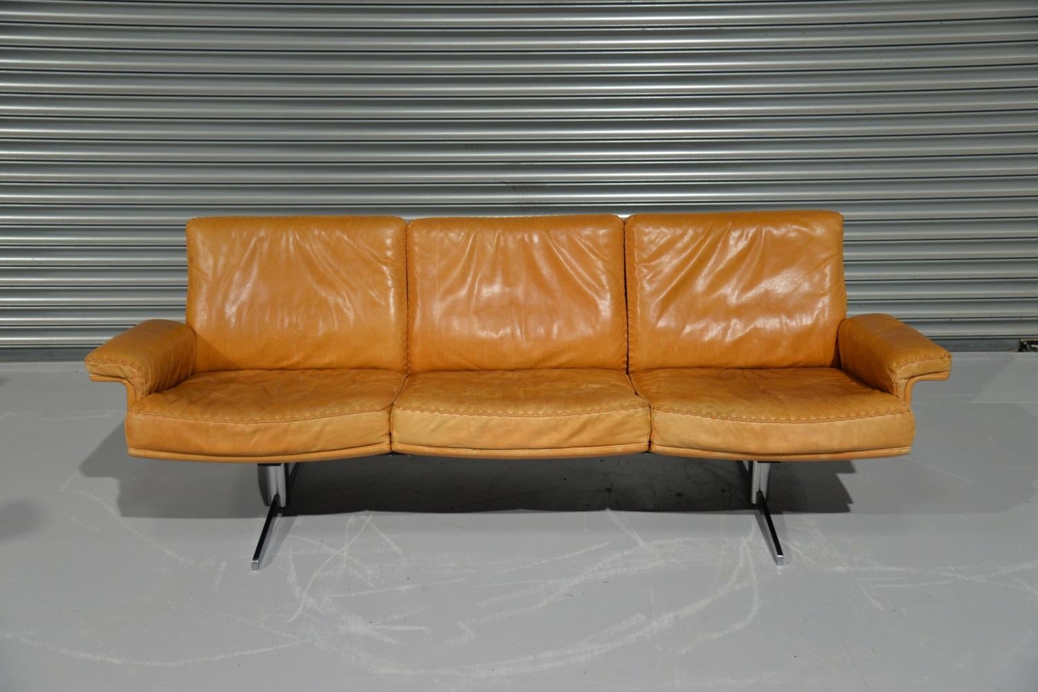 Discounted airfreight for our US Continent customers (from 2 weeks door to door)

We are delighted to bring to you a highy desirable vintage De Sede DS 35 three-seat sofa. Hand built in the late 1960s by De Sede craftsman in Switzerland, this rare