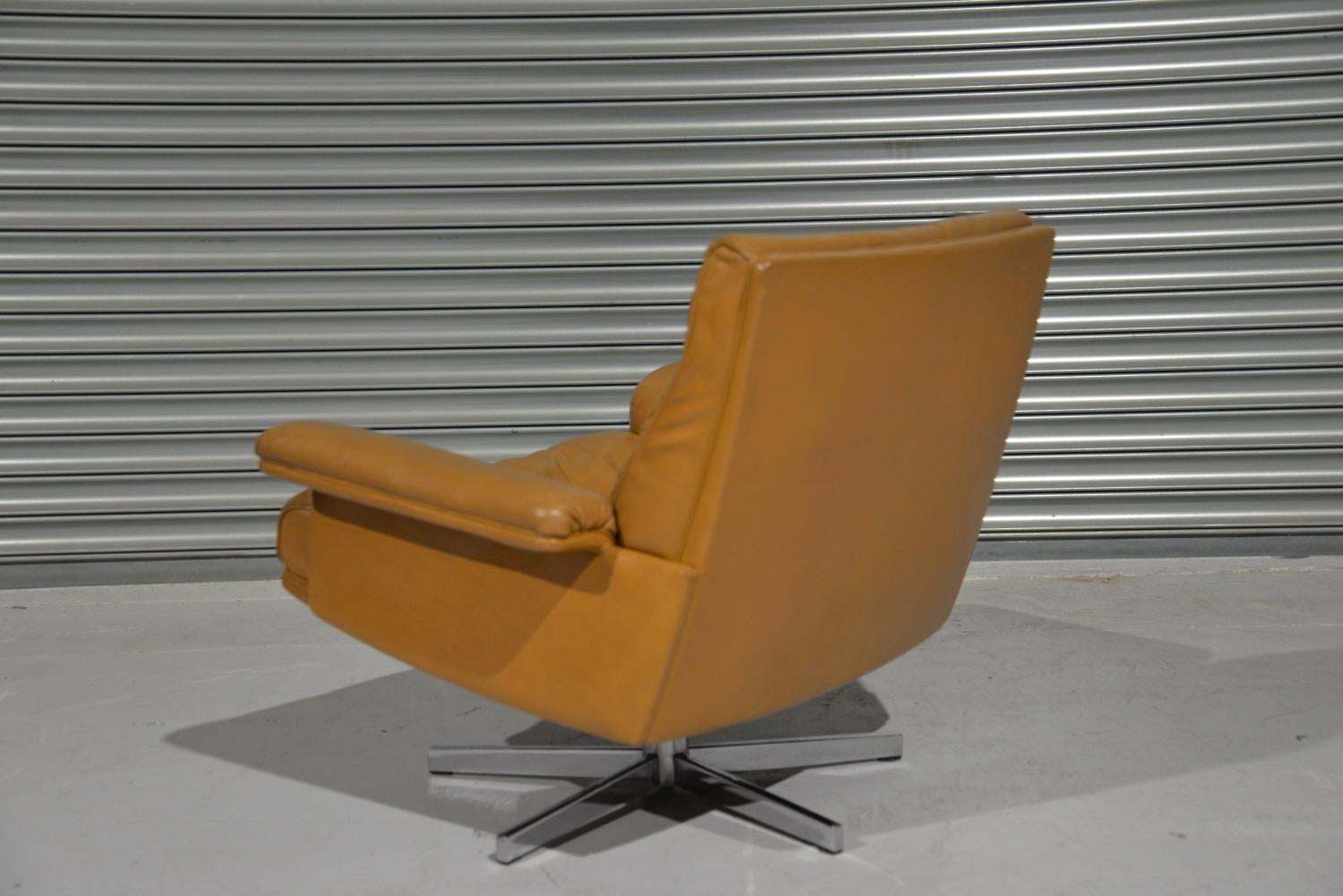 Leather Vintage de Sede DS 35 Swivel Armchair and Ottoman by Robert Haussmann, 1970s For Sale