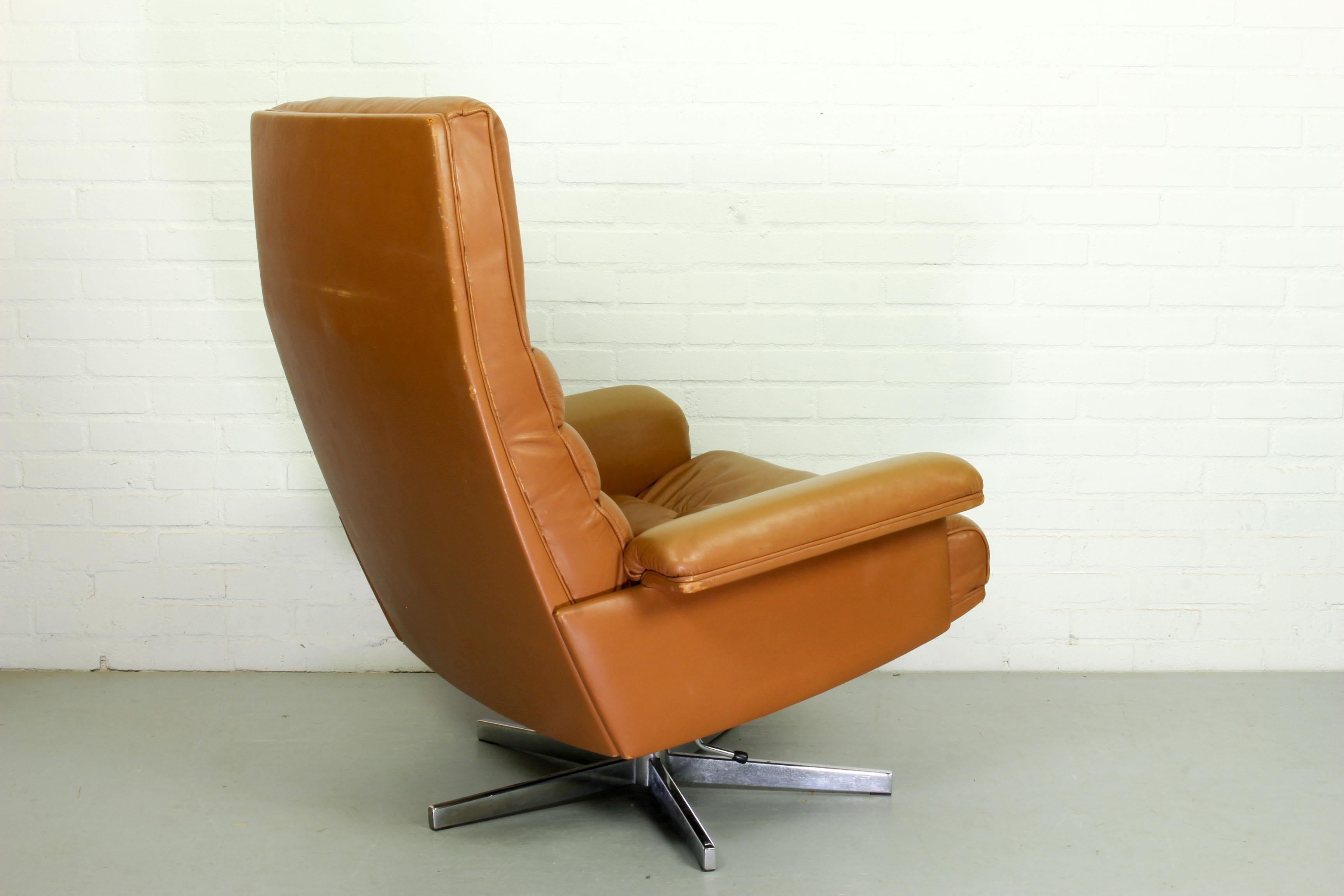 Vintage De Sede DS 35 Swivel Armchair by Robert Haussmann, Switzerland, 1970s In Fair Condition For Sale In Appeltern, Gelderland