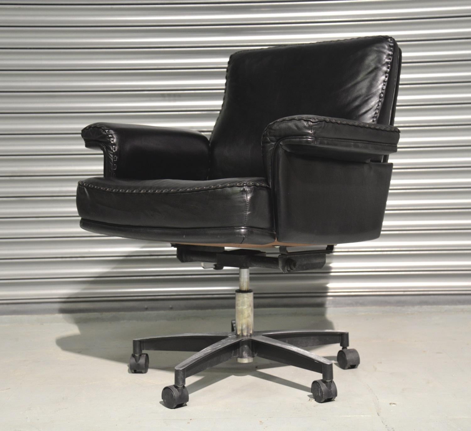 Discounted airfreight for our US and International customers (from 2 weeks door to door)

We are delighted to bring to you an extremely rare vintage De Sede DS 35 armchair on casters. Built to incredibly high standards by De Sede craftsman in