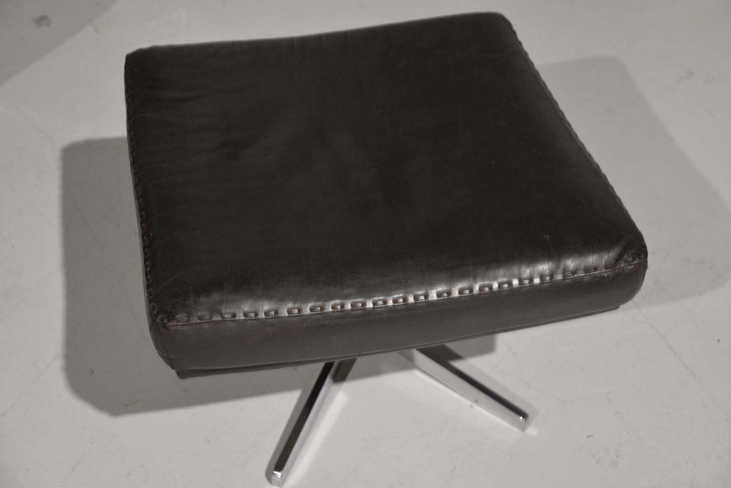 Vintage De Sede DS 35 Swivel Leather Armchair and Ottoman, Switzerland, 1970s 14