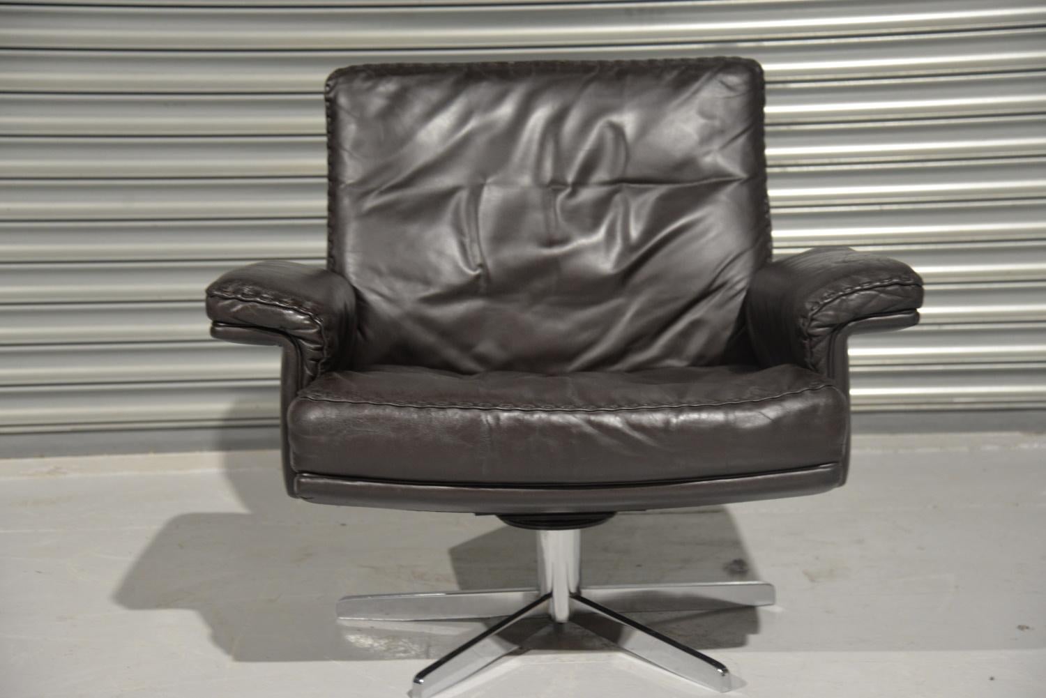 Late 20th Century Vintage De Sede DS 35 Swivel Leather Armchair and Ottoman, Switzerland, 1970s