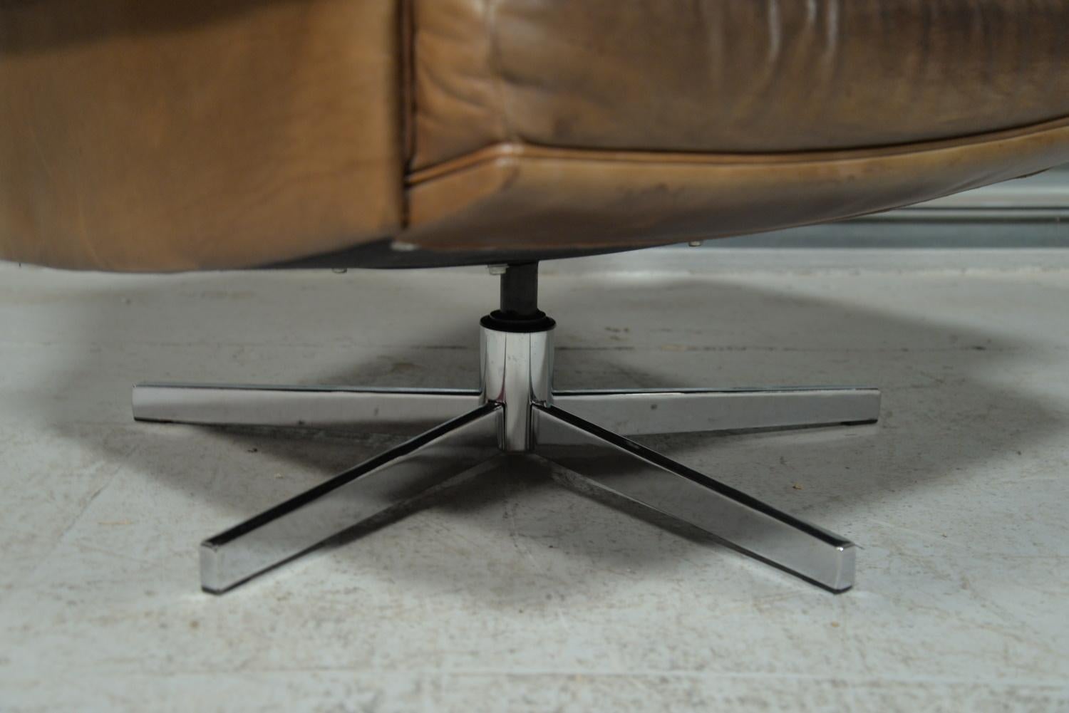 Vintage De Sede DS 35 Swivel Leather Armchair, Switzerland, 1970s For Sale 7