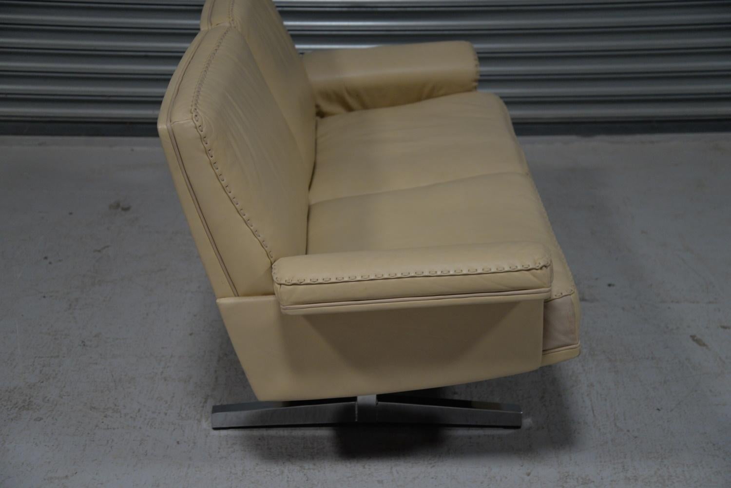 Vintage De Sede DS 35 Two-Seat Sofa or Loveseat, Switzerland, 1970s For Sale 3