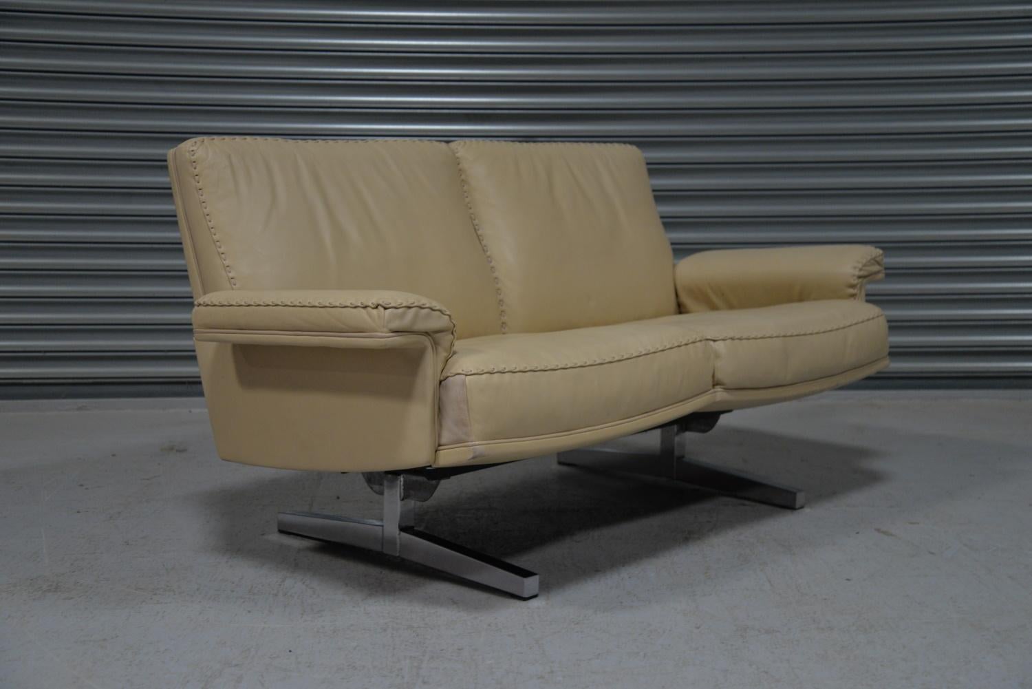 Vintage De Sede DS 35 Two-Seat Sofa or Loveseat, Switzerland, 1970s For Sale 4