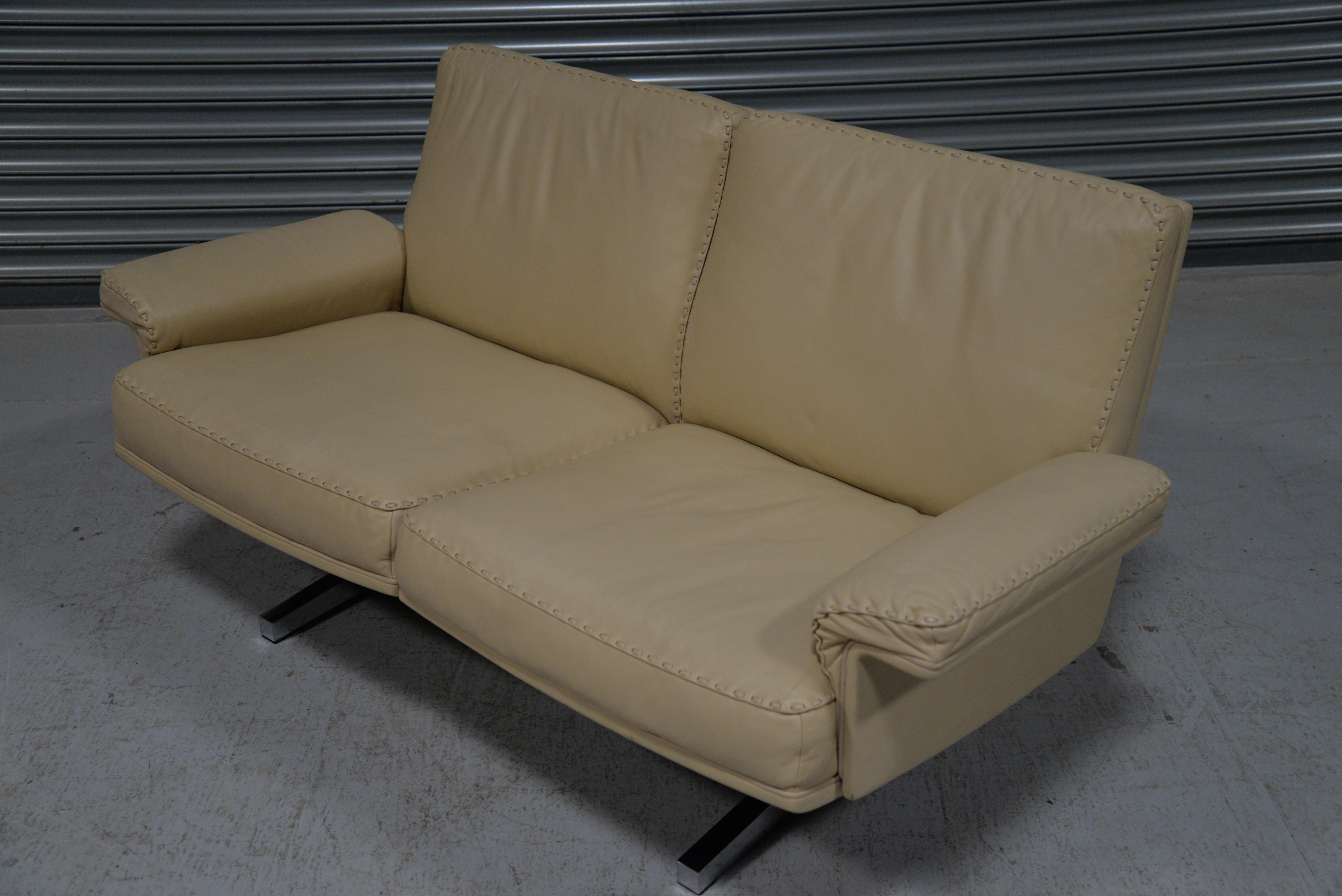Vintage De Sede DS 35 Two-Seat Sofa or Loveseat, Switzerland, 1970s For Sale 9