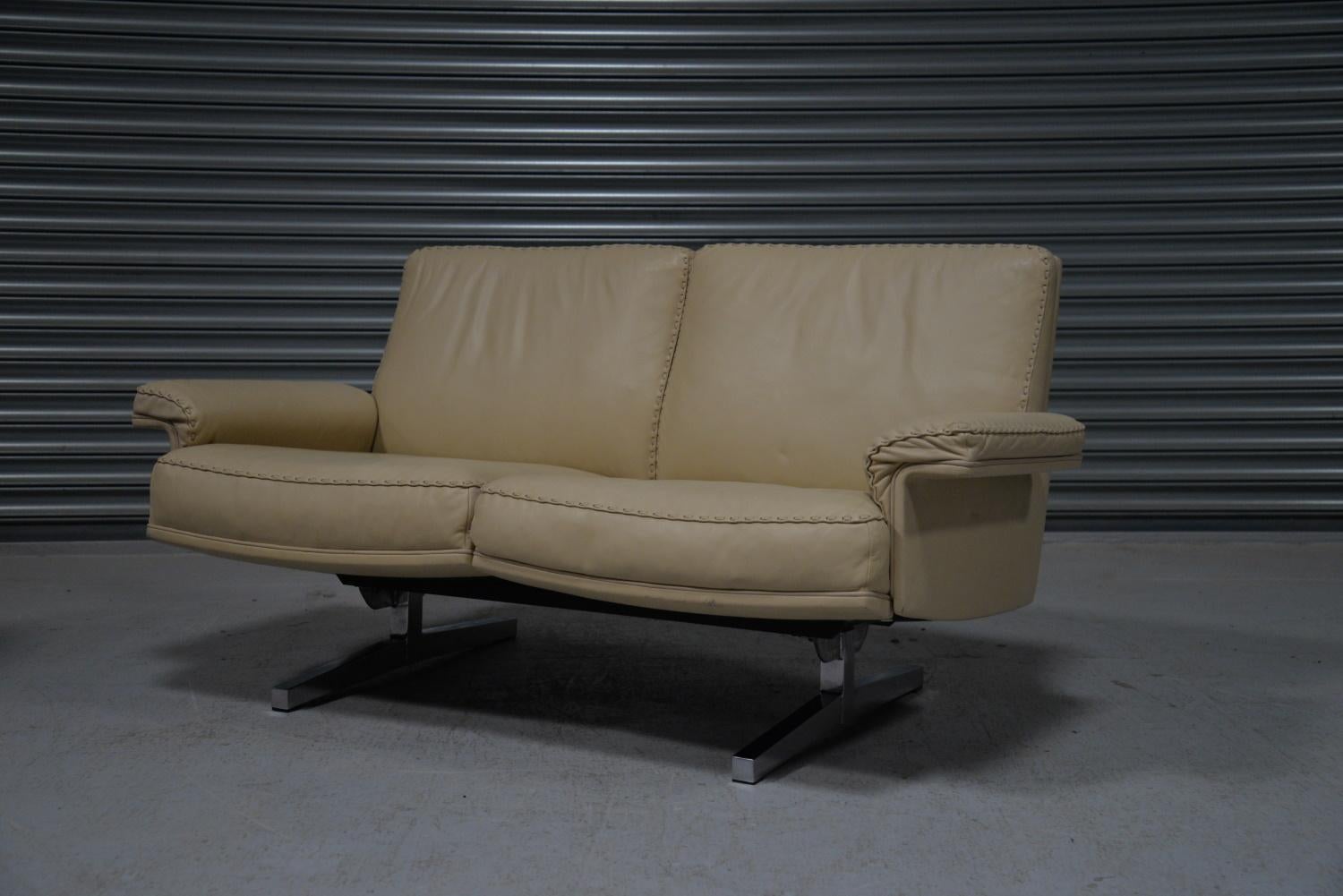 Mid-Century Modern Vintage De Sede DS 35 Two-Seat Sofa or Loveseat, Switzerland, 1970s For Sale
