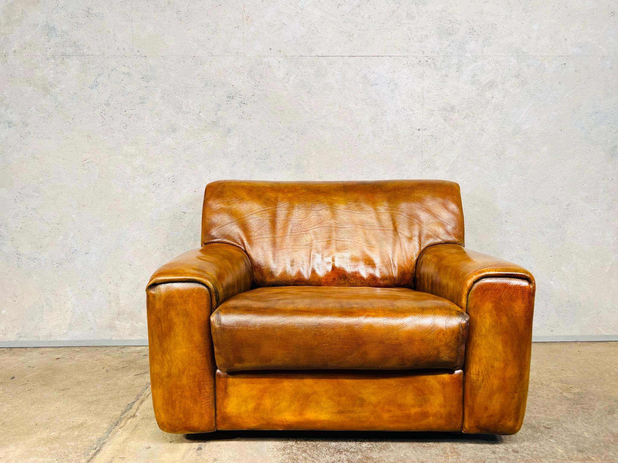 We are delighted to bring to you a an ultra rare original vintage De Sede DS 47 armchair. Hand built in the 1970s by De Sede craftsman in Switzerland, these pieces are upholstered in thick bull neck leather with characterful mast folds. The pieces