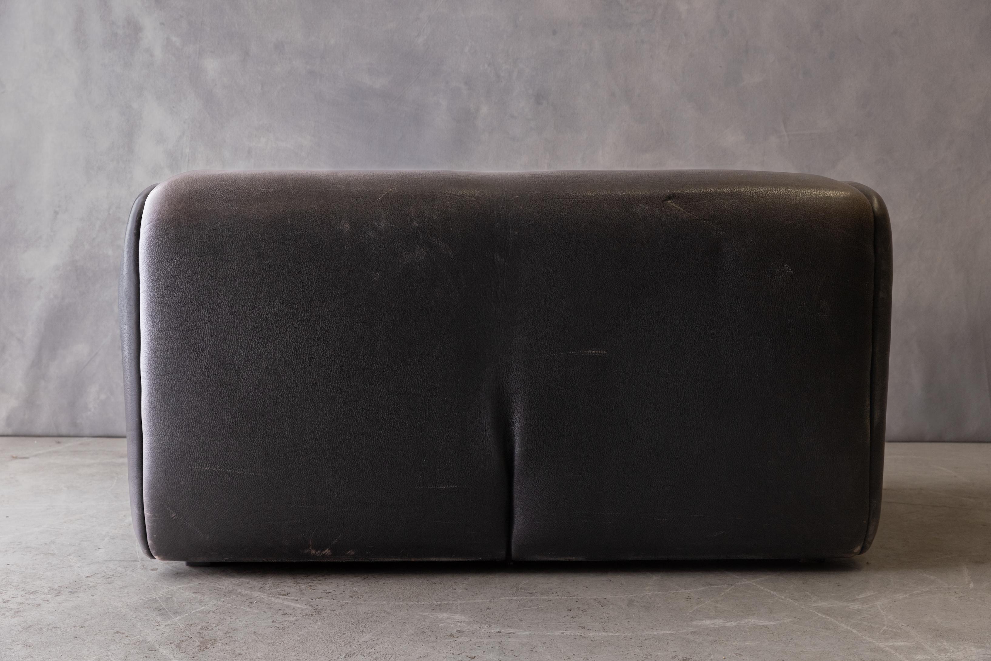 Vintage De Sede DS-47 Sofa In Black Leather, From Switzerland, Circa 1970 For Sale 1