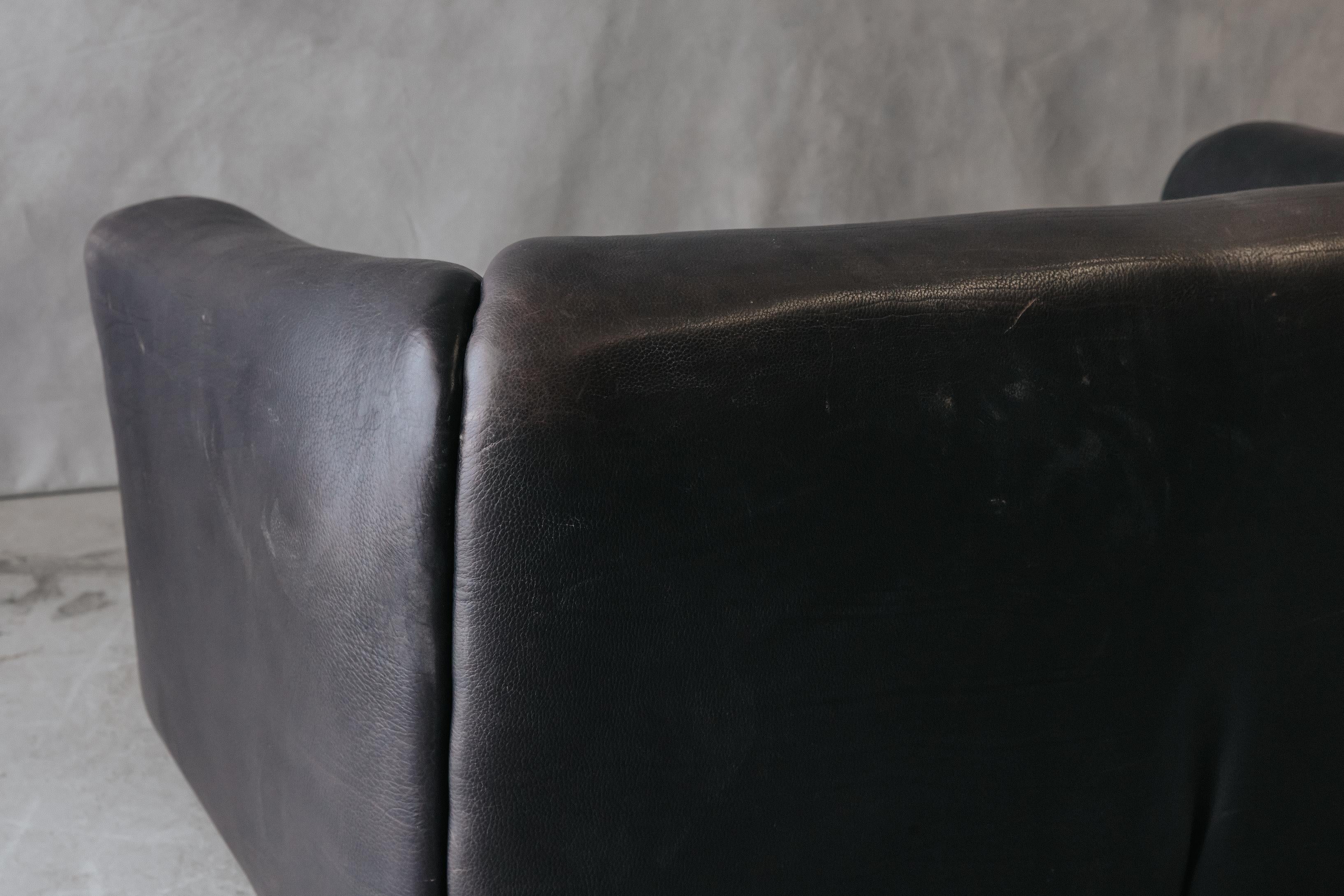 Vintage De Sede DS-47 Sofa In Black Leather, From Switzerland, Circa 1970 For Sale 2
