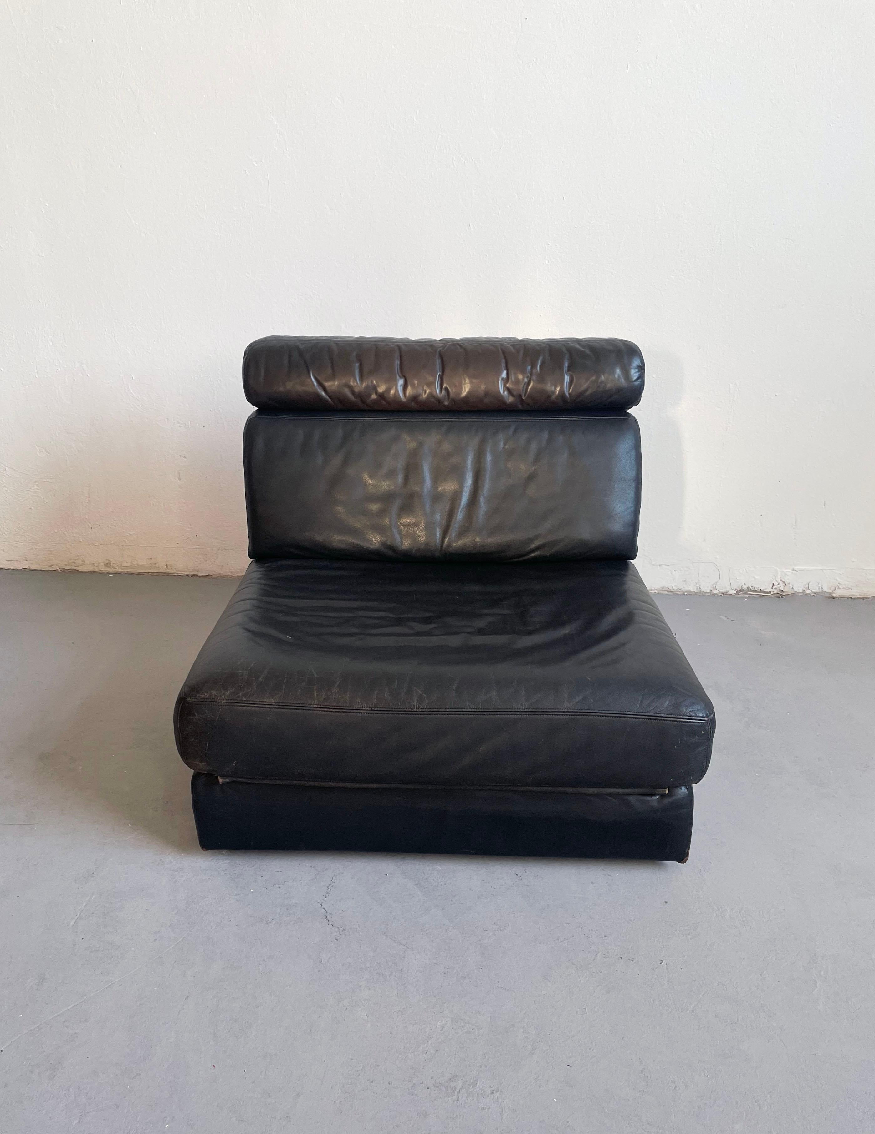 Vintage De Sede lounge chair/ armless seating module of the sofa model 'DS-77', leather, fabric, Switzerland, the 1970s.

The chair can be easily converted into a very comfortable single-person bed.

The item offered for sale is in very good