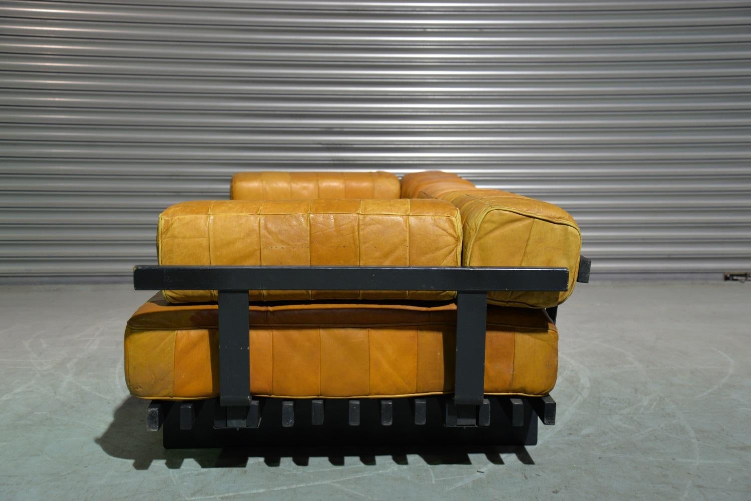 daybed leather