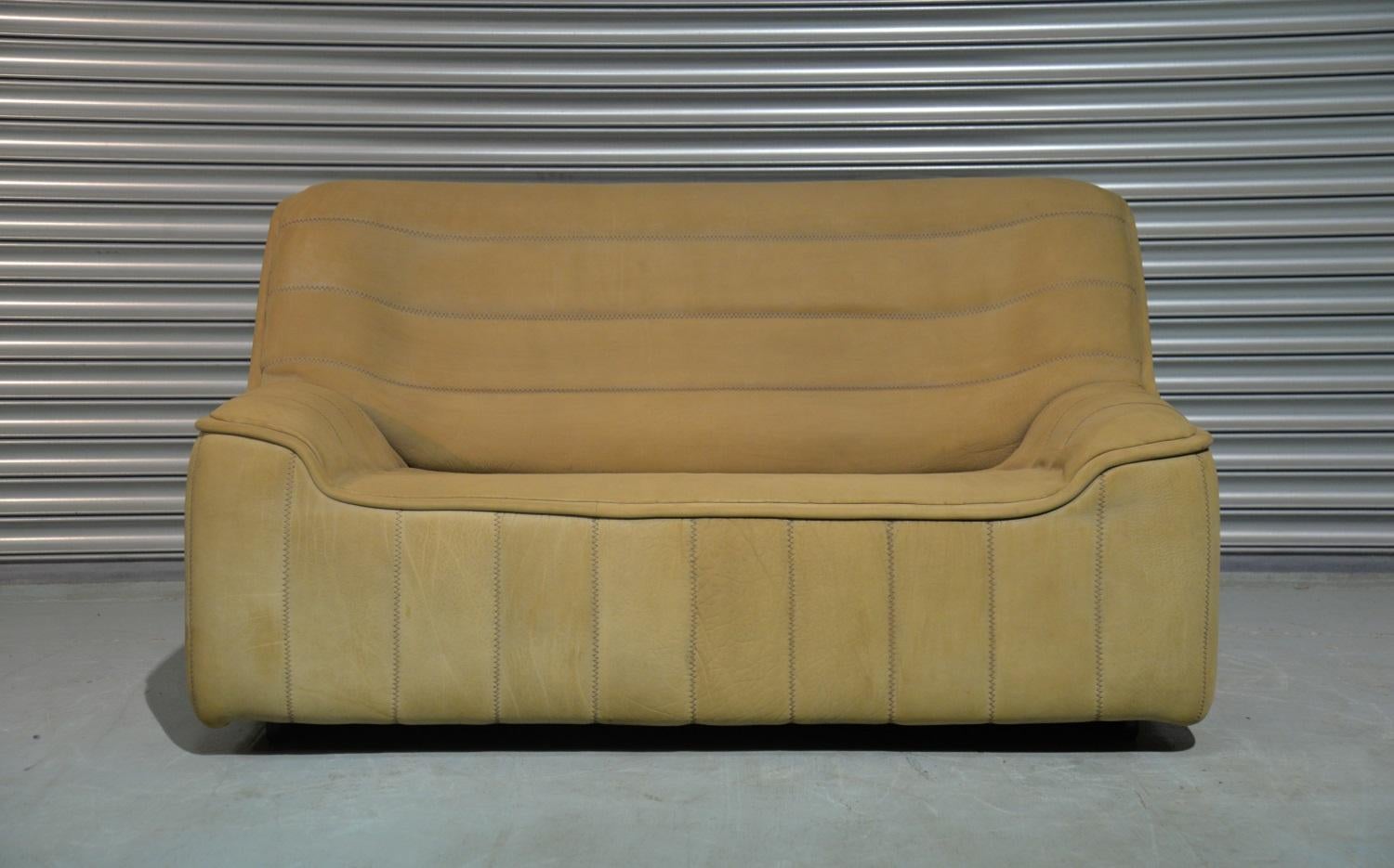 Discounted airfreight for our US and International customers (from 2 weeks door to door).

We are delighted to bring to you an ultra rare vintage De Sede DS 84 sofa. Hand built in the 1970s by De Sede craftsman in Switzerland, this piece is