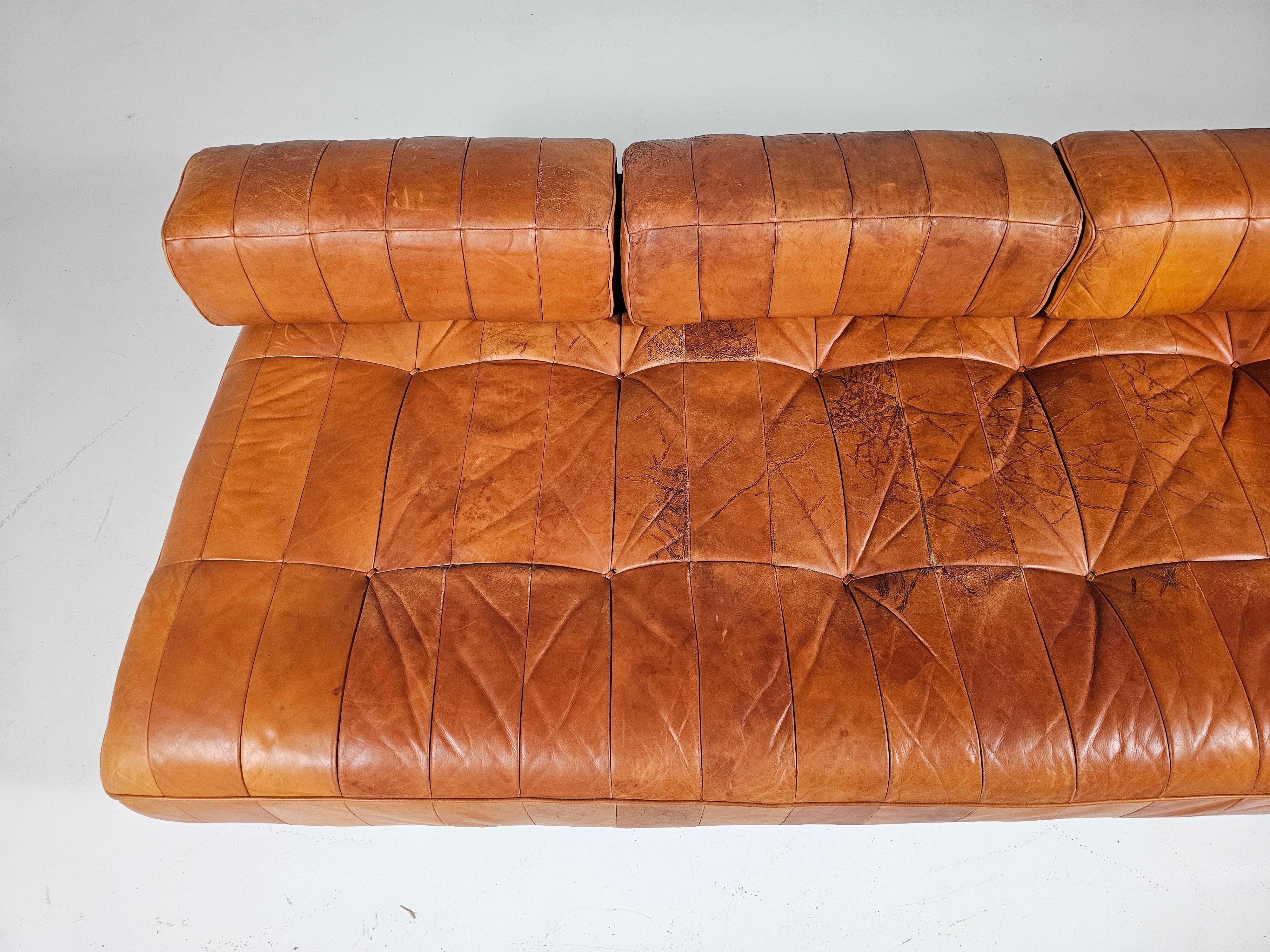 Vintage De Sede DS80 Patchwork Daybed in cognac leather and ash, 1970s For Sale 7